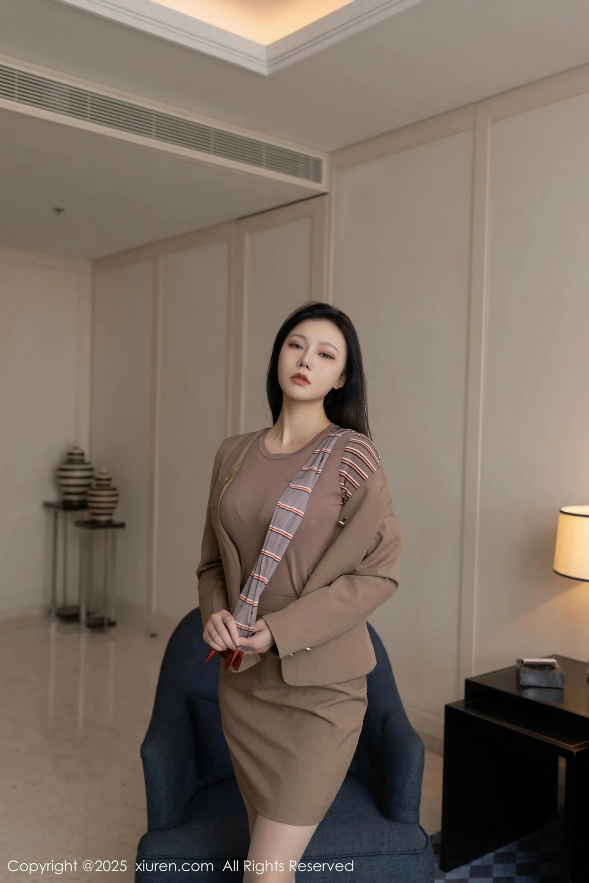 秀人集.com_[XiuRen秀人网]No.9966_模特安然anran咖啡色制服露粉色内衣配超薄肉丝秀美腿诱惑写真80P