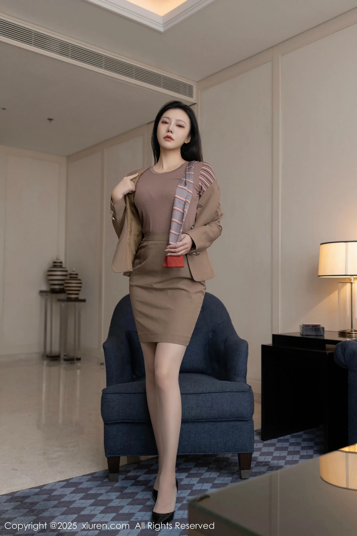 秀人集.com_[XiuRen秀人网]No.9966_模特安然anran咖啡色制服露粉色内衣配超薄肉丝秀美腿诱惑写真80P