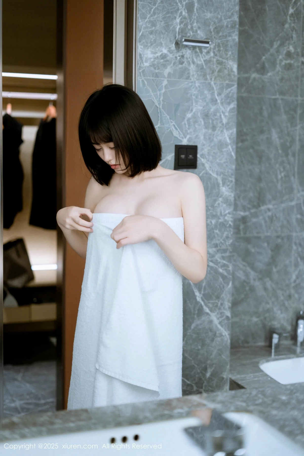 秀人集.com_[XiuRen秀人网]No.9972_模特涵涵Luna浴室性感白色婚纱+白色浴袍秀凹凸身材完美诱惑写真74P