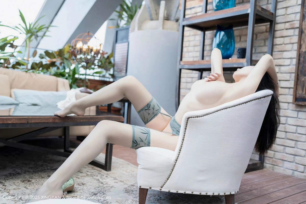 秀人集.com_[XINGYAN星颜社]VOL.318_模特清妙性感绿色连衣短裙配灰丝吊袜秀修长美腿诱惑写真80P
