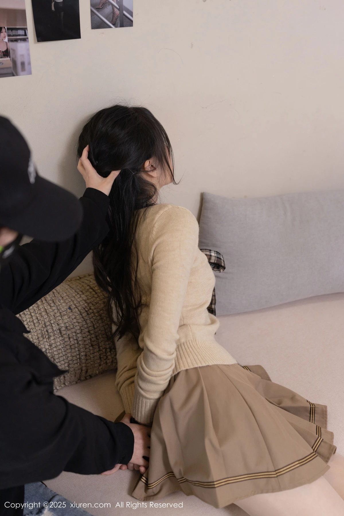 秀人集.com_[XiuRen秀人网]No.9988_模特鱼子酱Fish性感浅色短裙配开档白丝秀曼妙身姿完美诱惑写真82P