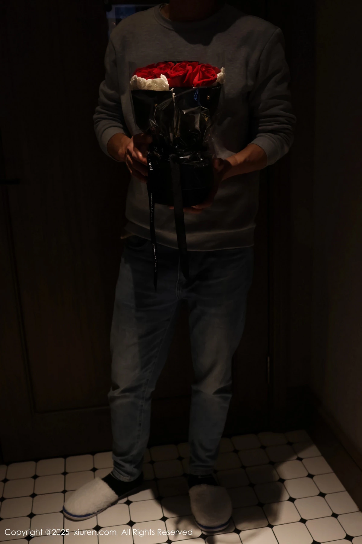 秀人集.com_[XiuRen秀人网]No.9983_模特小薯条nienie纪念日主题性感白衬衫配超薄黑丝秀美腿诱惑写真106P