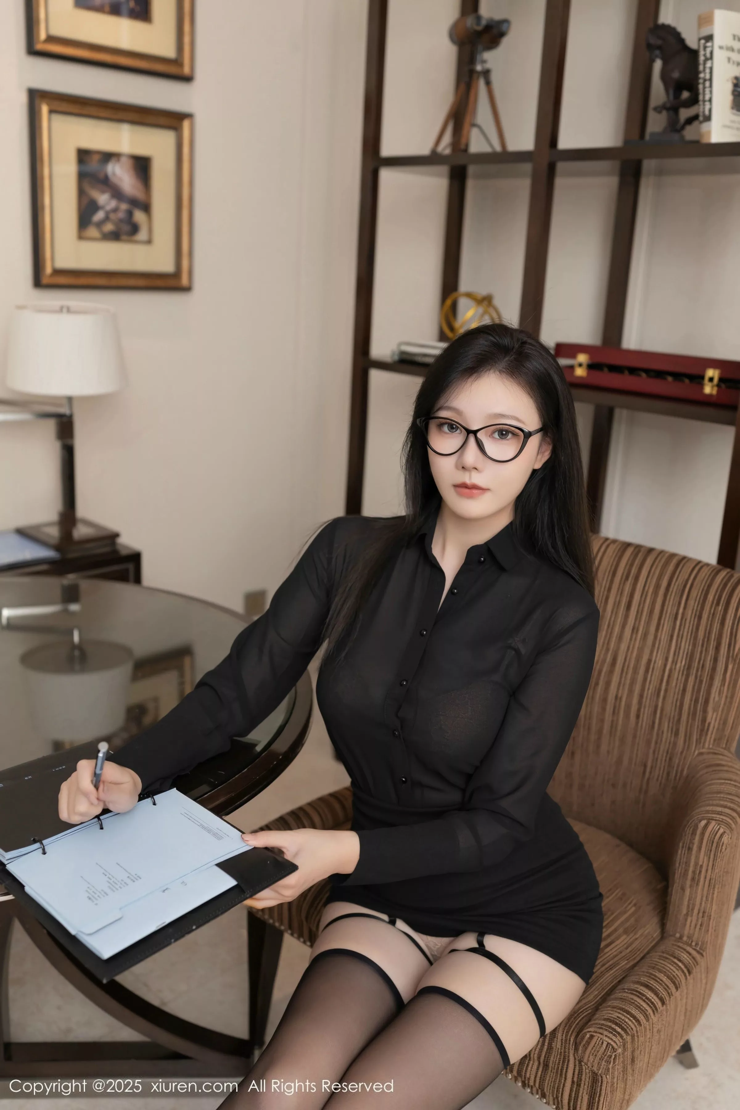 秀人集.com_[XiuRen秀人网]No.9999_模特安然anran性感黑色包臀短裙配黑丝吊袜秀曼妙身姿诱惑写真85P