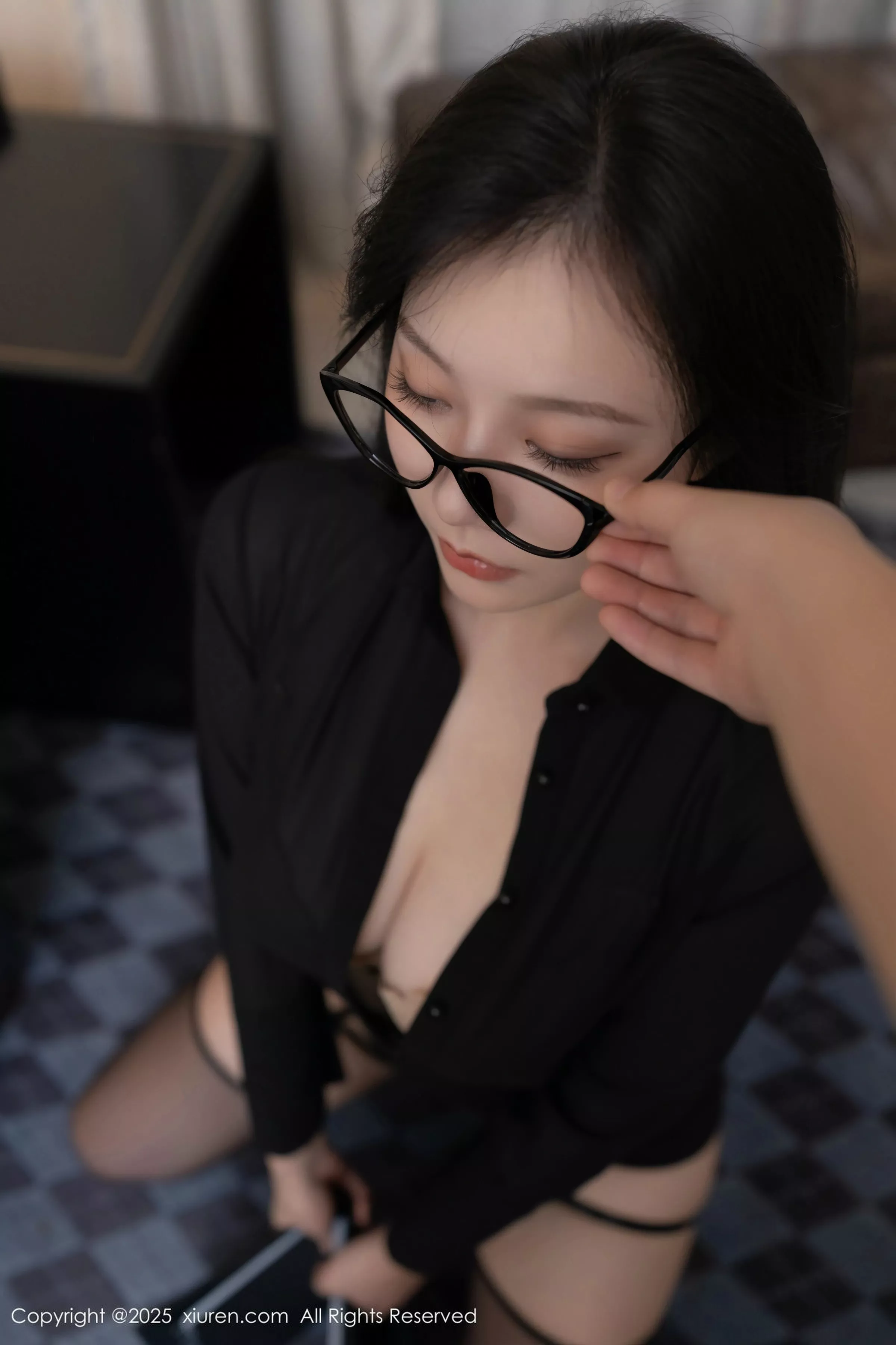 秀人集.com_[XiuRen秀人网]No.9999_模特安然anran性感黑色包臀短裙配黑丝吊袜秀曼妙身姿诱惑写真85P