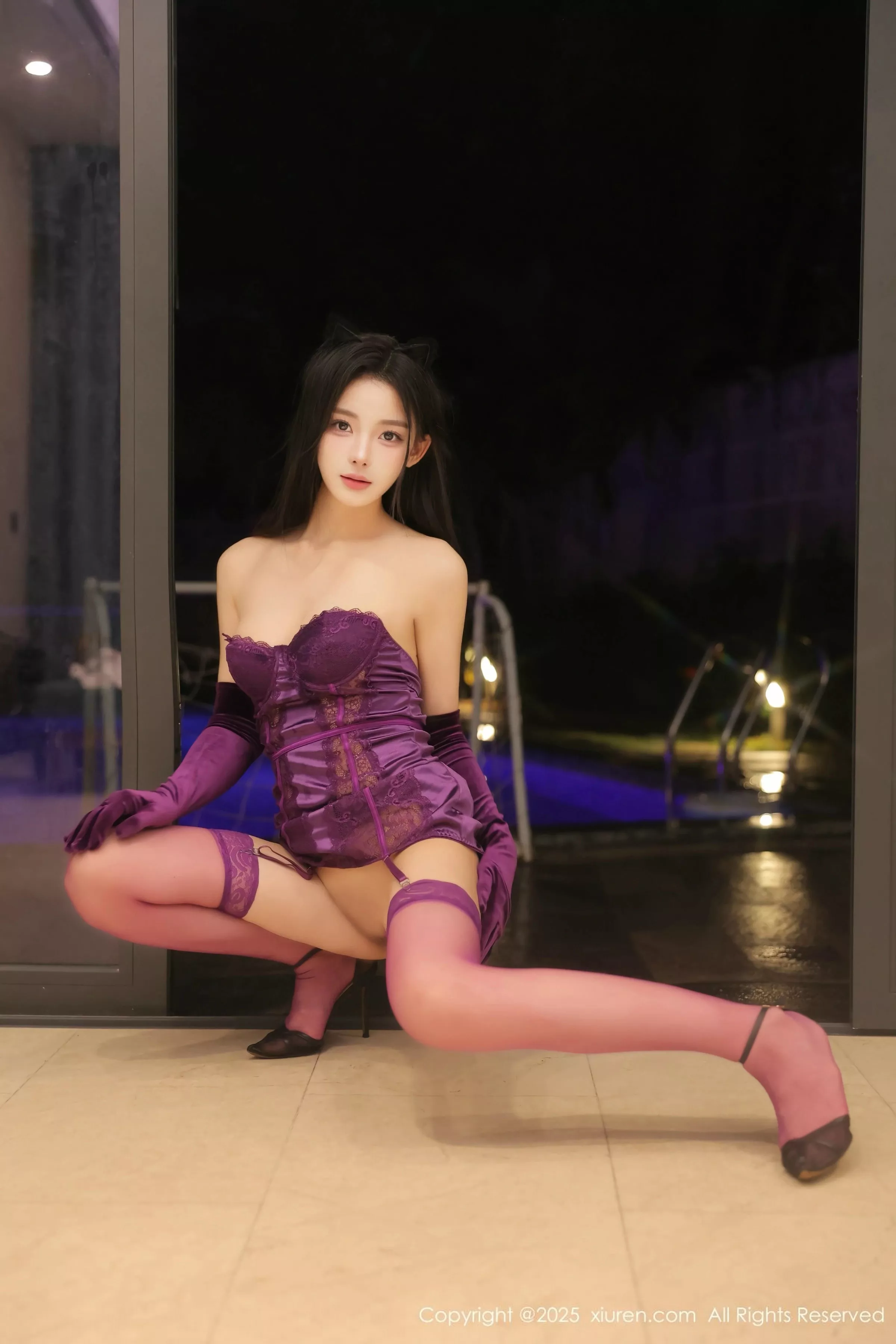 秀人集.com_[XiuRen秀人网]No.9998_模特白浅浅泳池场景紫色情趣服饰配紫丝吊袜秀凹凸身材诱惑写真84P