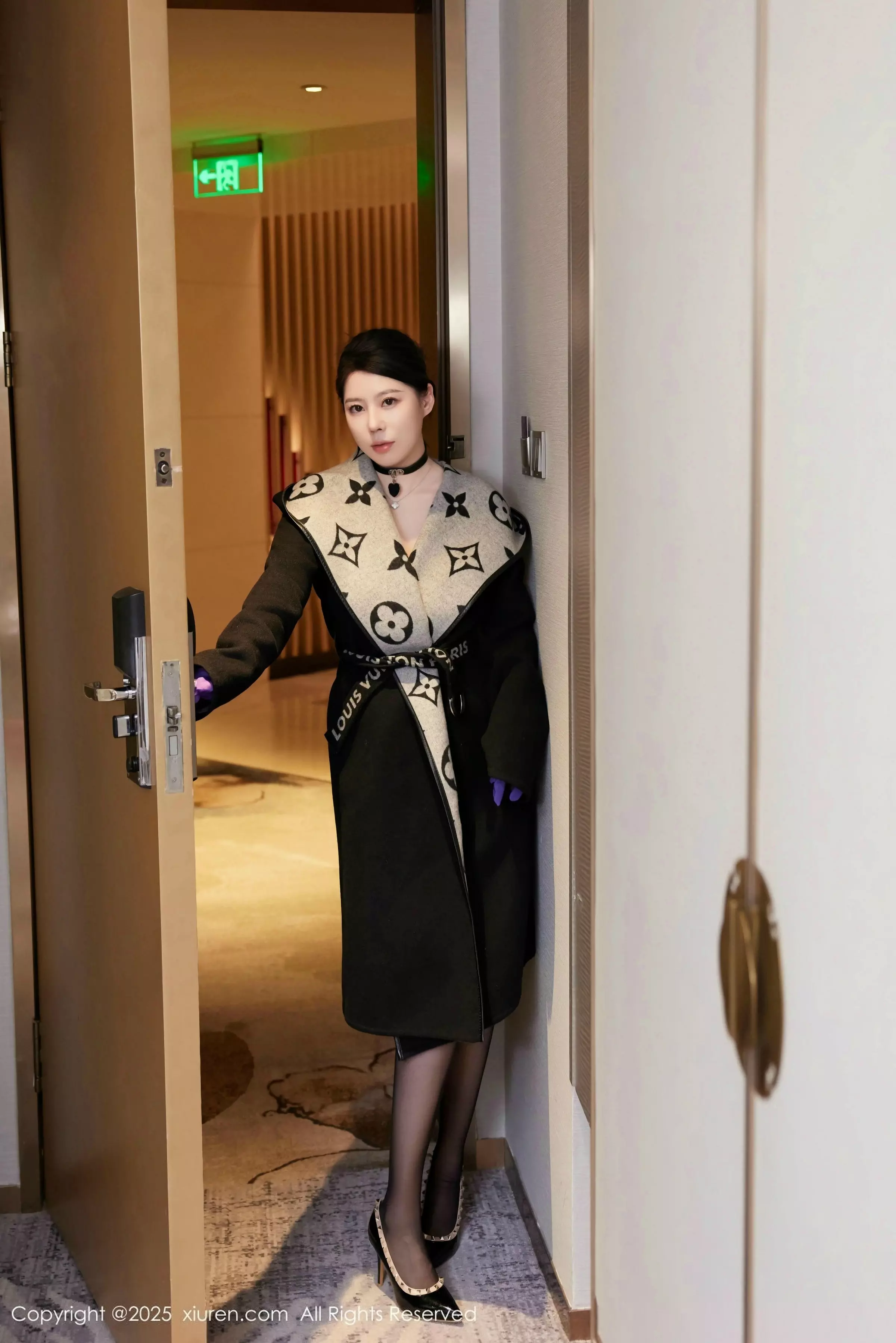 秀人集.com_[XiuRen秀人网]No.10001_模特白茹雪abby性感紫色情趣内衣配黑丝吊袜秀丰腴身材诱惑写真62P