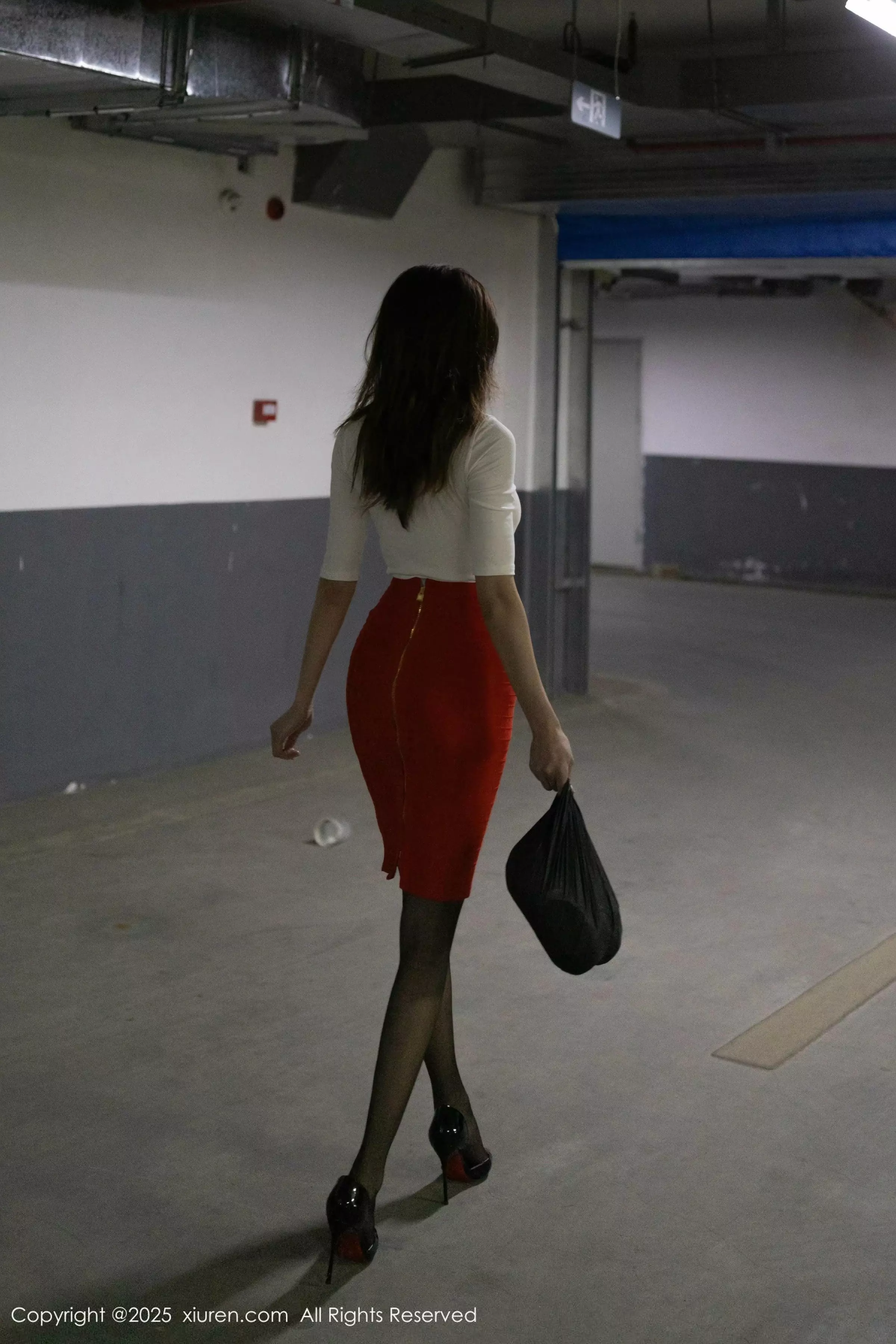 秀人集.com_[XiuRen秀人网]No.10014_模特陆萱萱剧情主题红色短裙配超薄黑丝秀翘臀美腿撩人诱惑写真81P