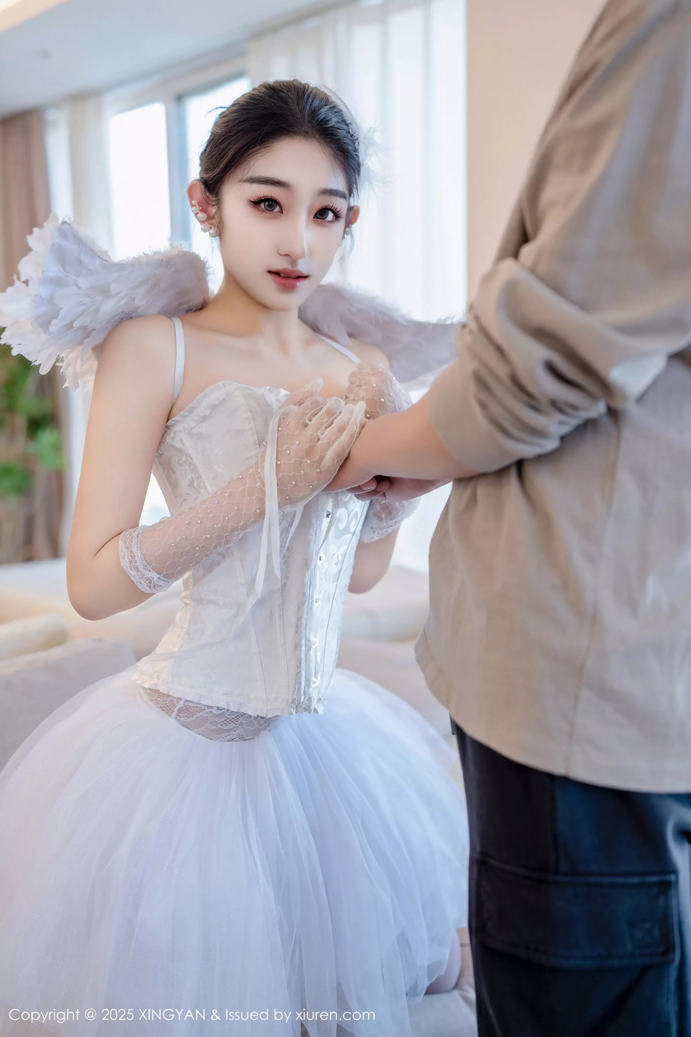 秀人集.com_[XINGYAN星颜社]VOL.324_模特星冉性感白色芭蕾吊带裙配白丝吊袜秀曼妙身姿诱惑写真78P