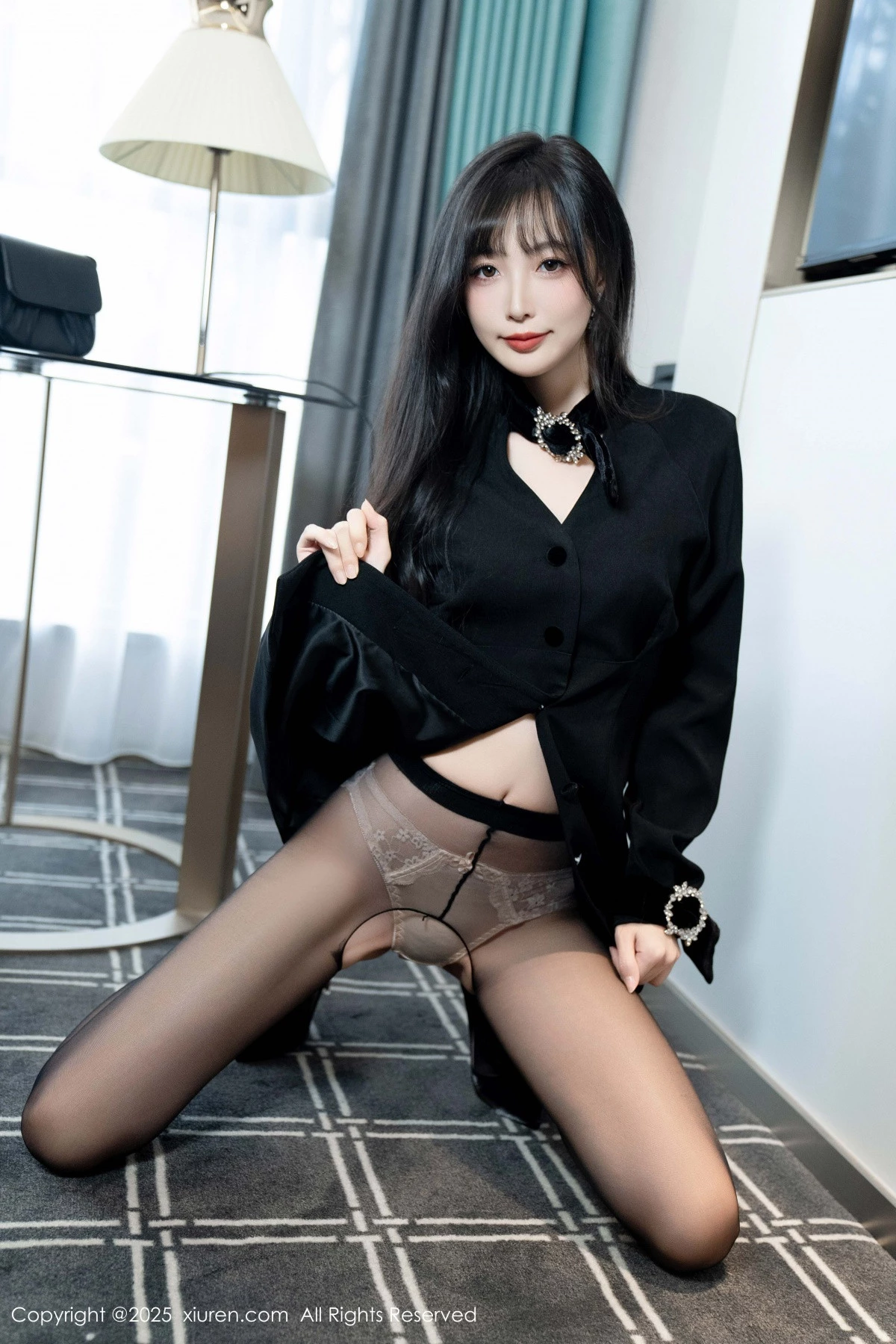 秀人集.com_[XiuRen秀人网]No.9918_模特樱桃小阑子黑色外套露性感内衣配开档黑丝秀曼妙身姿诱惑写真99P