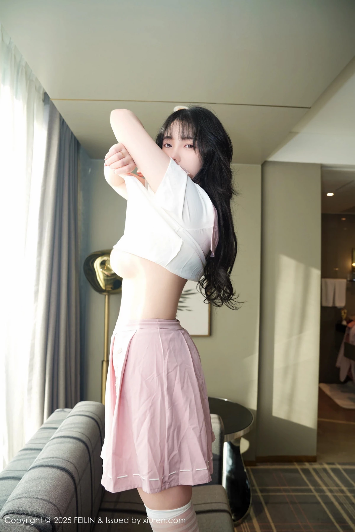 秀人集.com_[FeiLin嗲囡囡]VOL.503_模特软情性感粉色JK短裙配白色丝袜秀凹凸身材完美诱惑写真70P