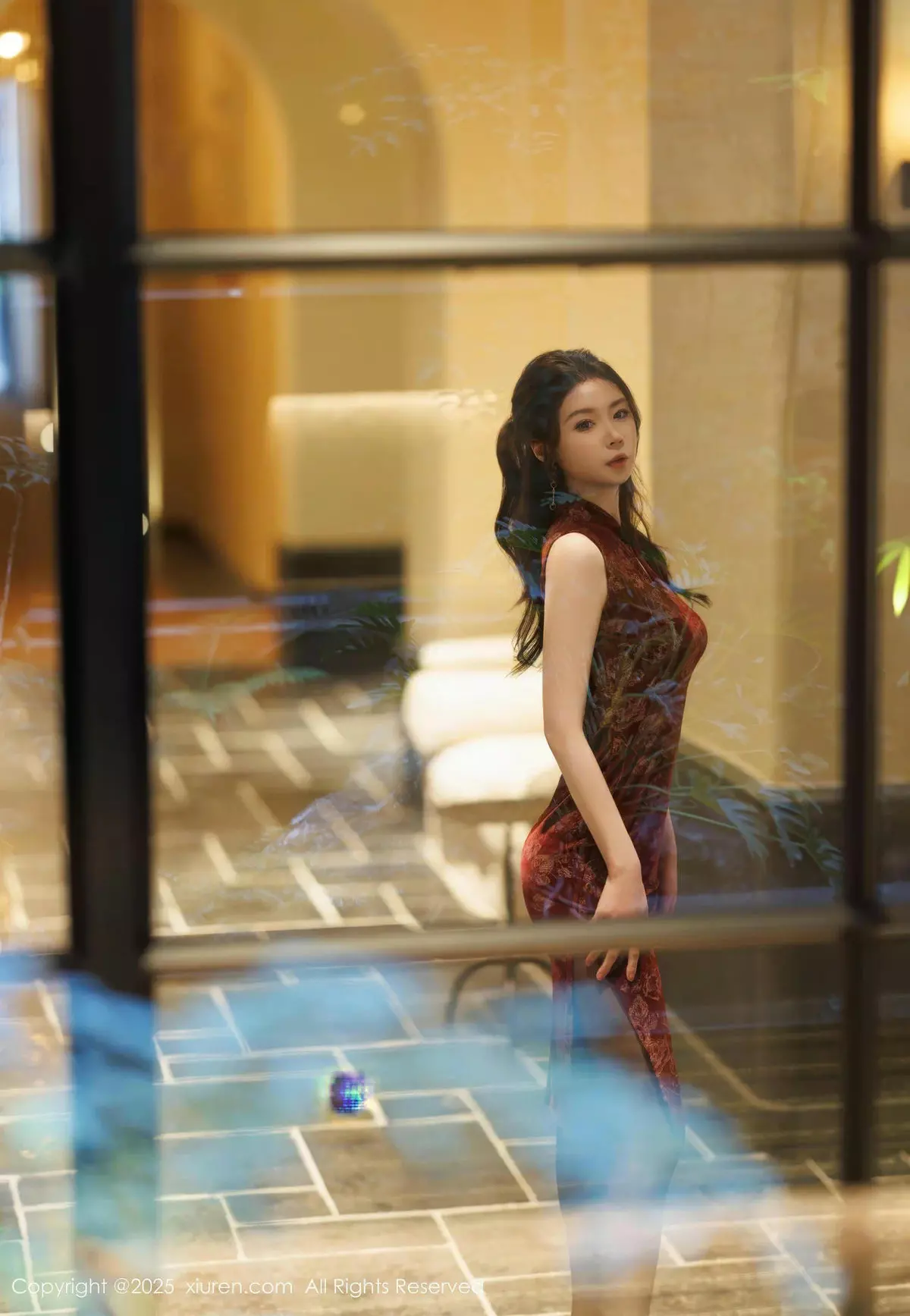 秀人集.com_[XiuRen秀人网]No.10106_模特梦心玥红色旗袍露紫色情趣服饰配黑丝袜秀高挑身材诱惑写真82P