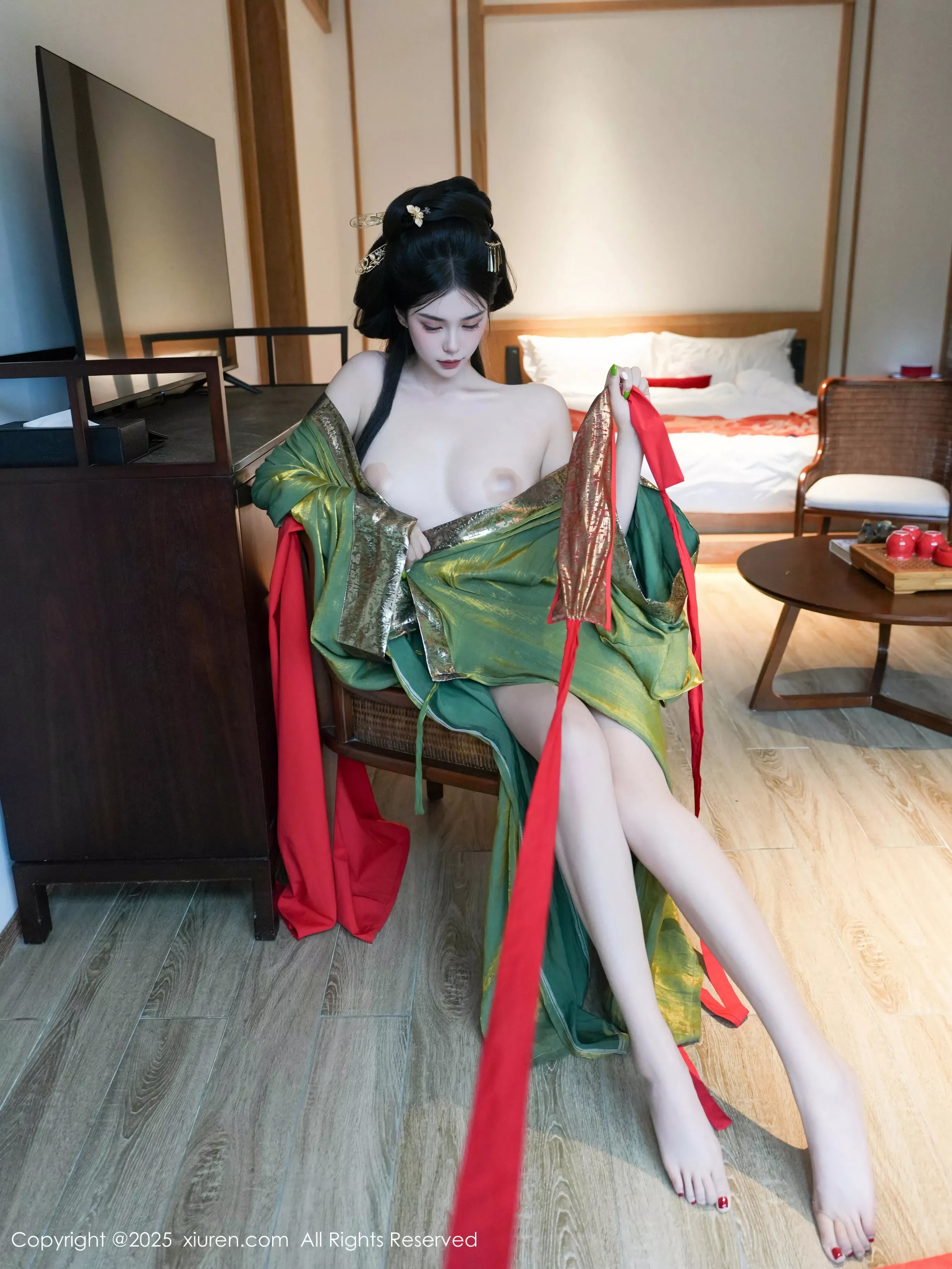 秀人集.com_[XiuRen秀人网]No.10126_模特雪糕CiCi性感绿色古风服饰露红色情趣服饰秀美腿诱惑写真68P