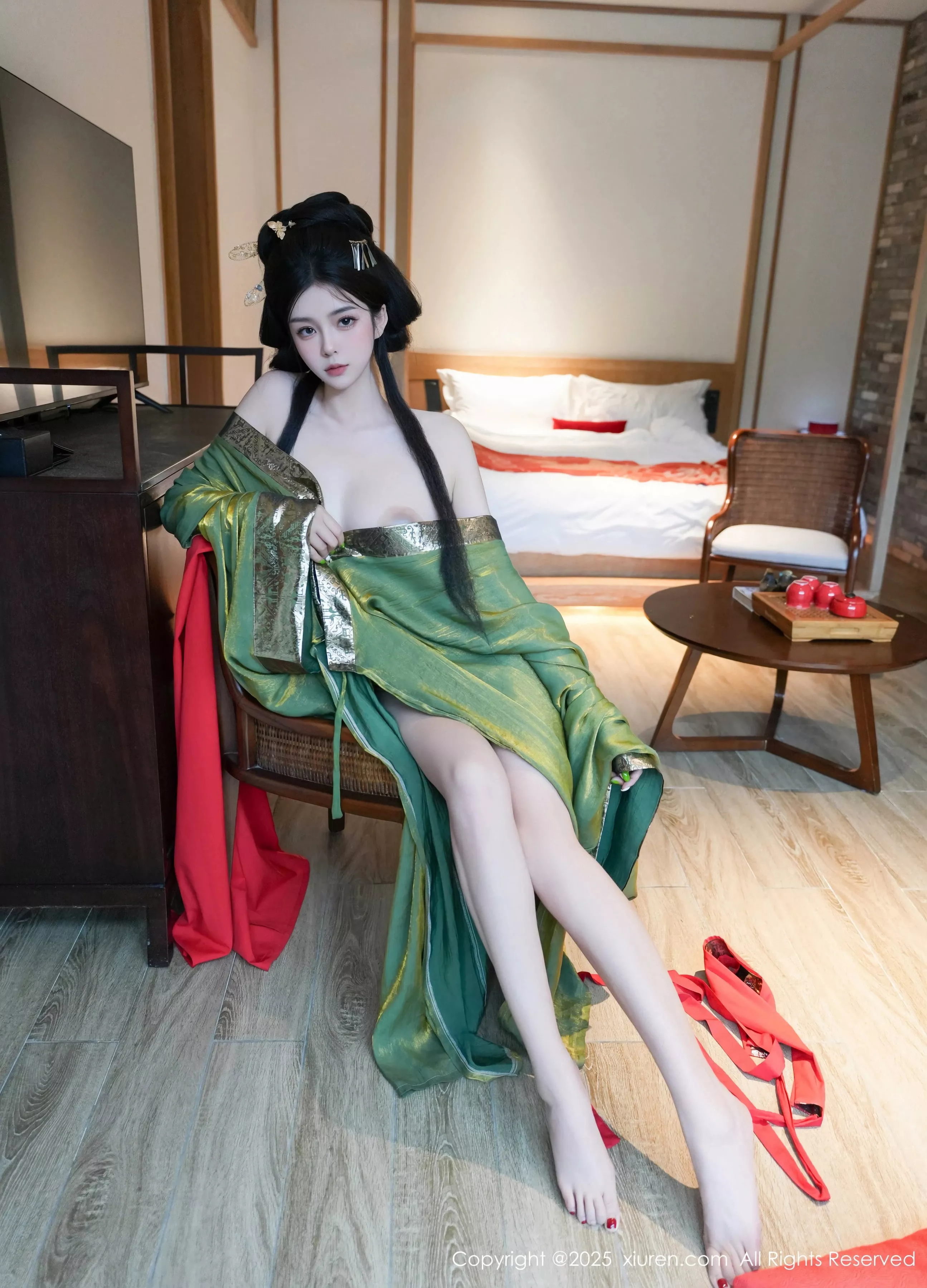 秀人集.com_[XiuRen秀人网]No.10126_模特雪糕CiCi性感绿色古风服饰露红色情趣服饰秀美腿诱惑写真68P