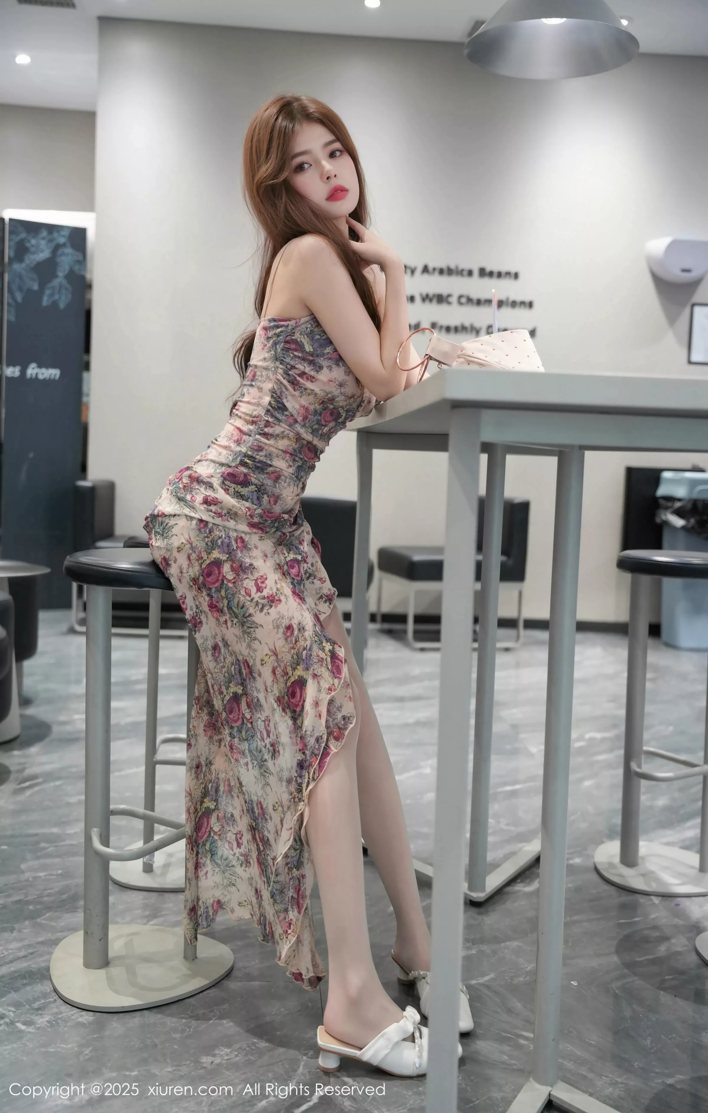 秀人集.com_[XiuRen秀人网]No.10128_模特拍黄瓜girl性感碎花连衣短裙配超薄白丝秀曼妙身姿诱惑写真82P