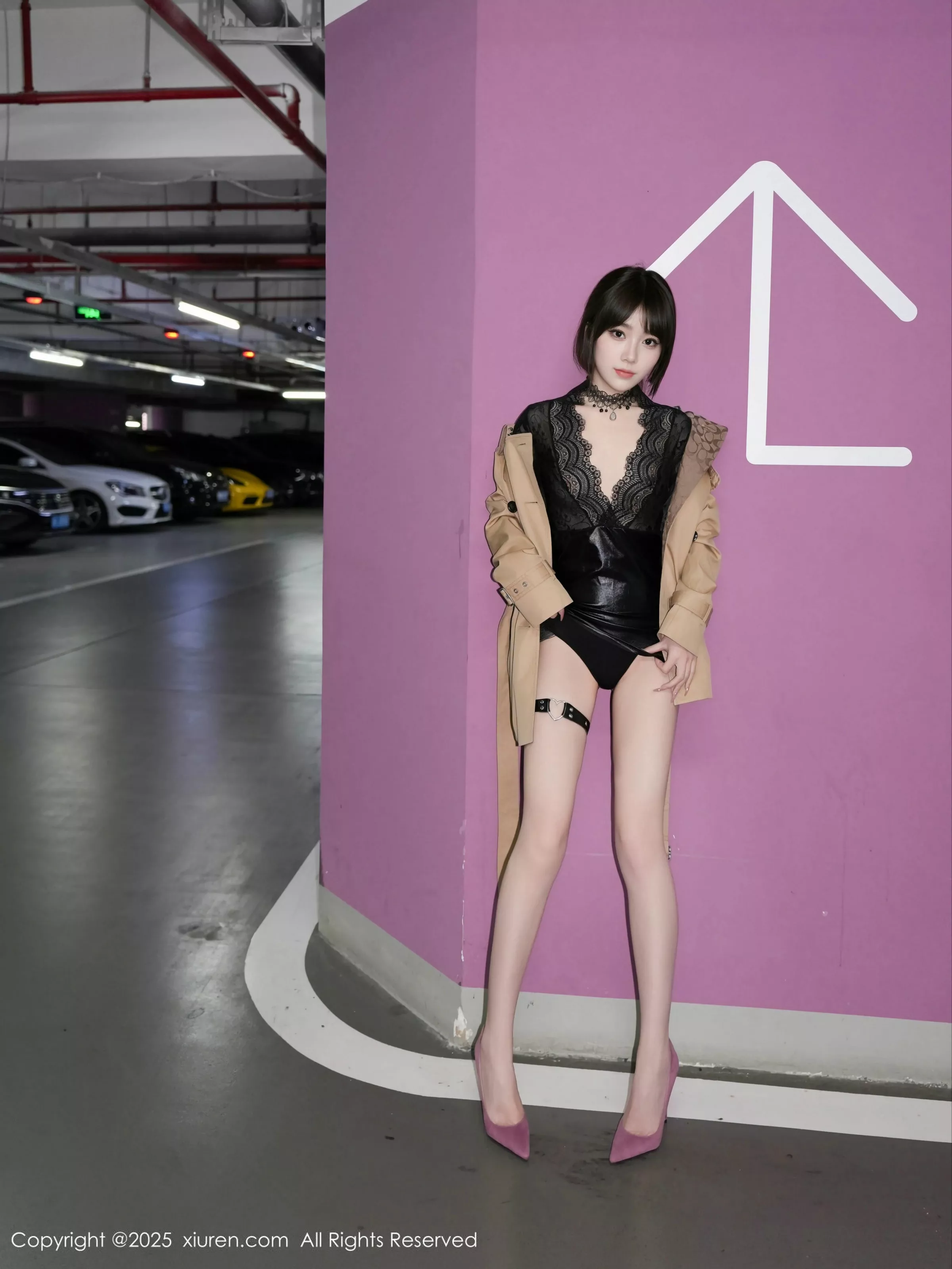 秀人集.com_[XiuRen秀人网]No.10134_模特汁汁性感浅色风衣服饰露黑色情趣内衣秀惹火身材诱惑写真71P