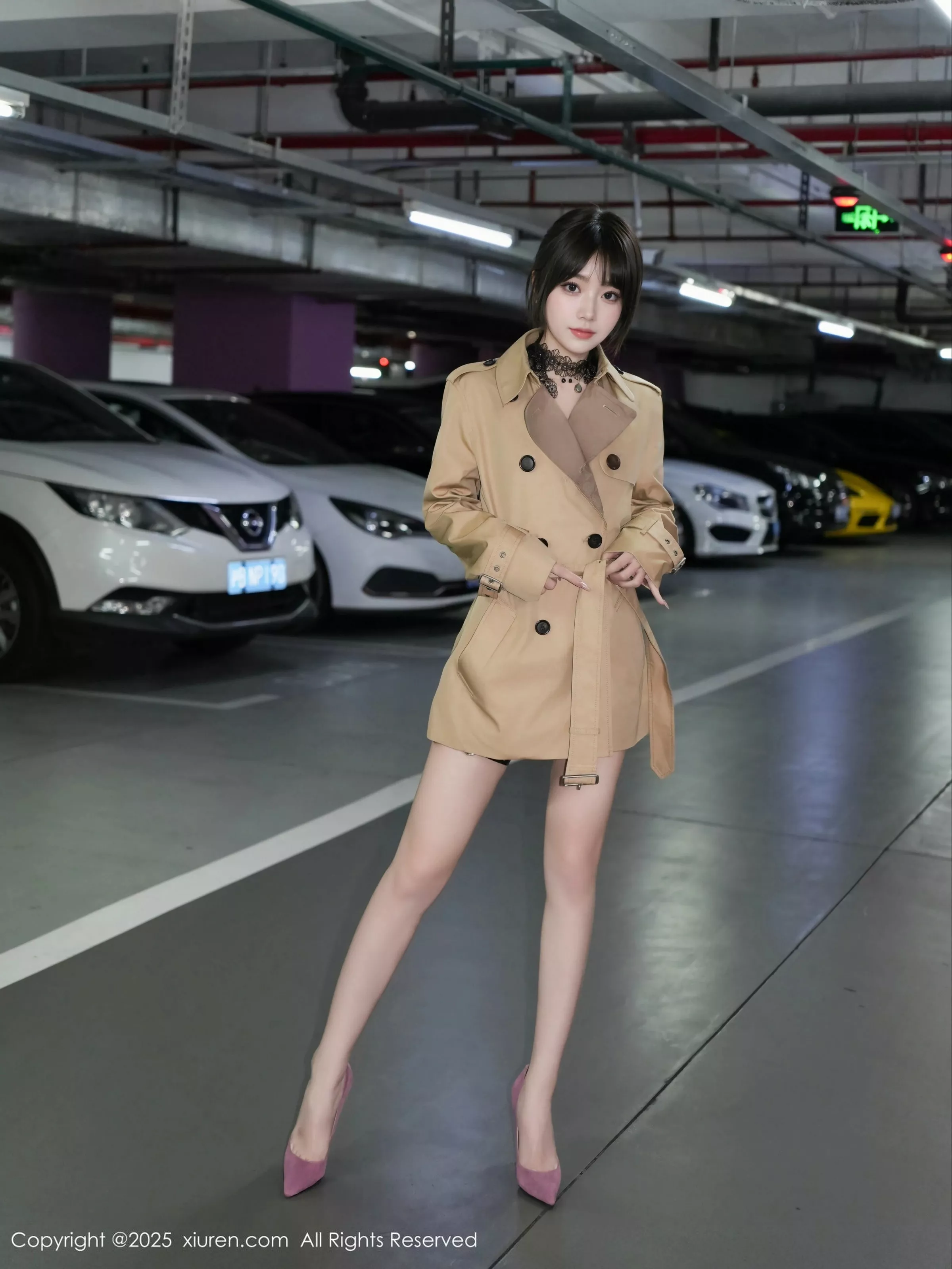 秀人集.com_[XiuRen秀人网]No.10134_模特汁汁性感浅色风衣服饰露黑色情趣内衣秀惹火身材诱惑写真71P