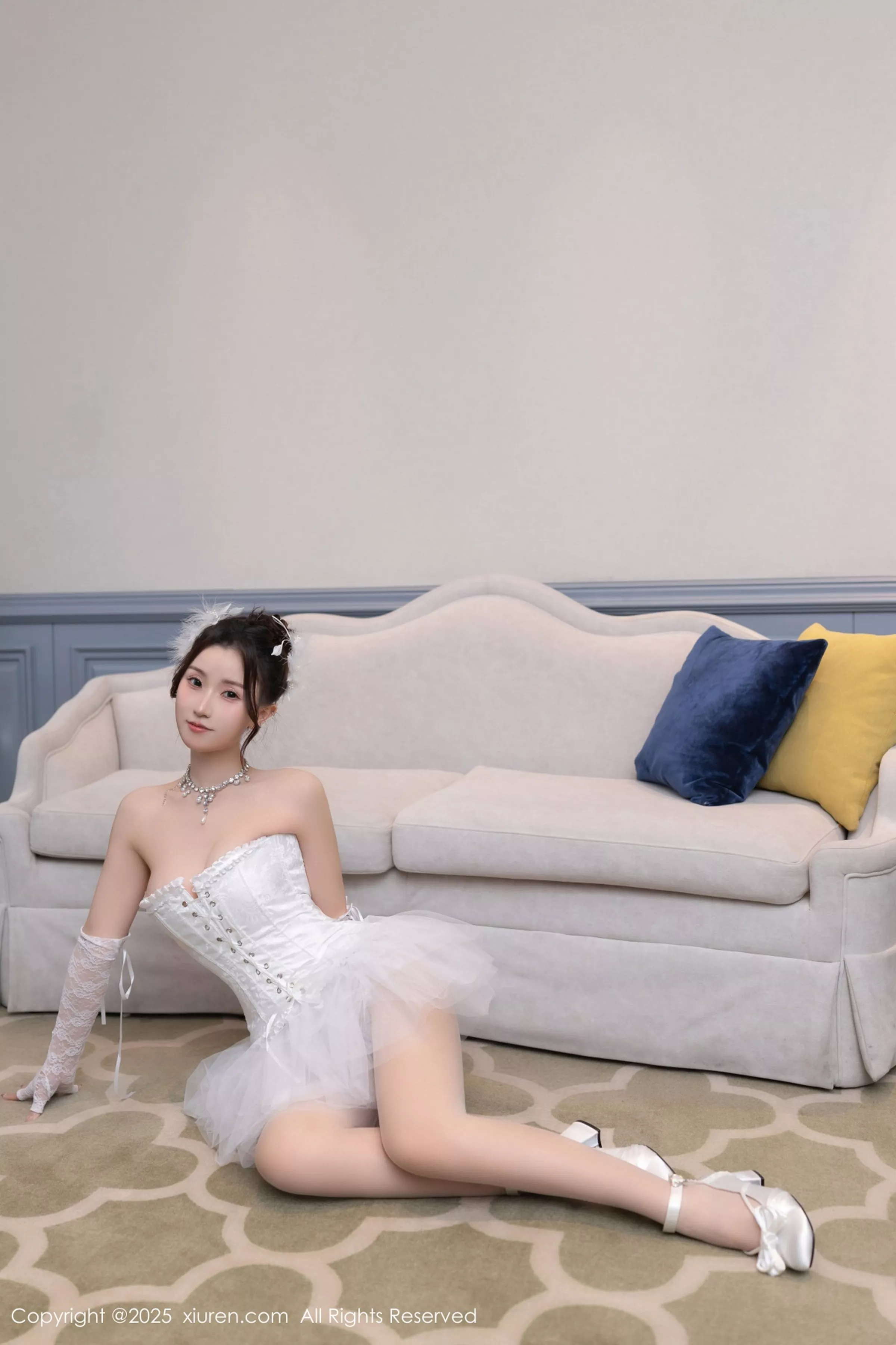 秀人集.com_[XiuRen秀人网]No.10161_模特杏子Yada性感白色低胸连衣裙配原色丝袜秀曼妙身姿诱惑写真82P