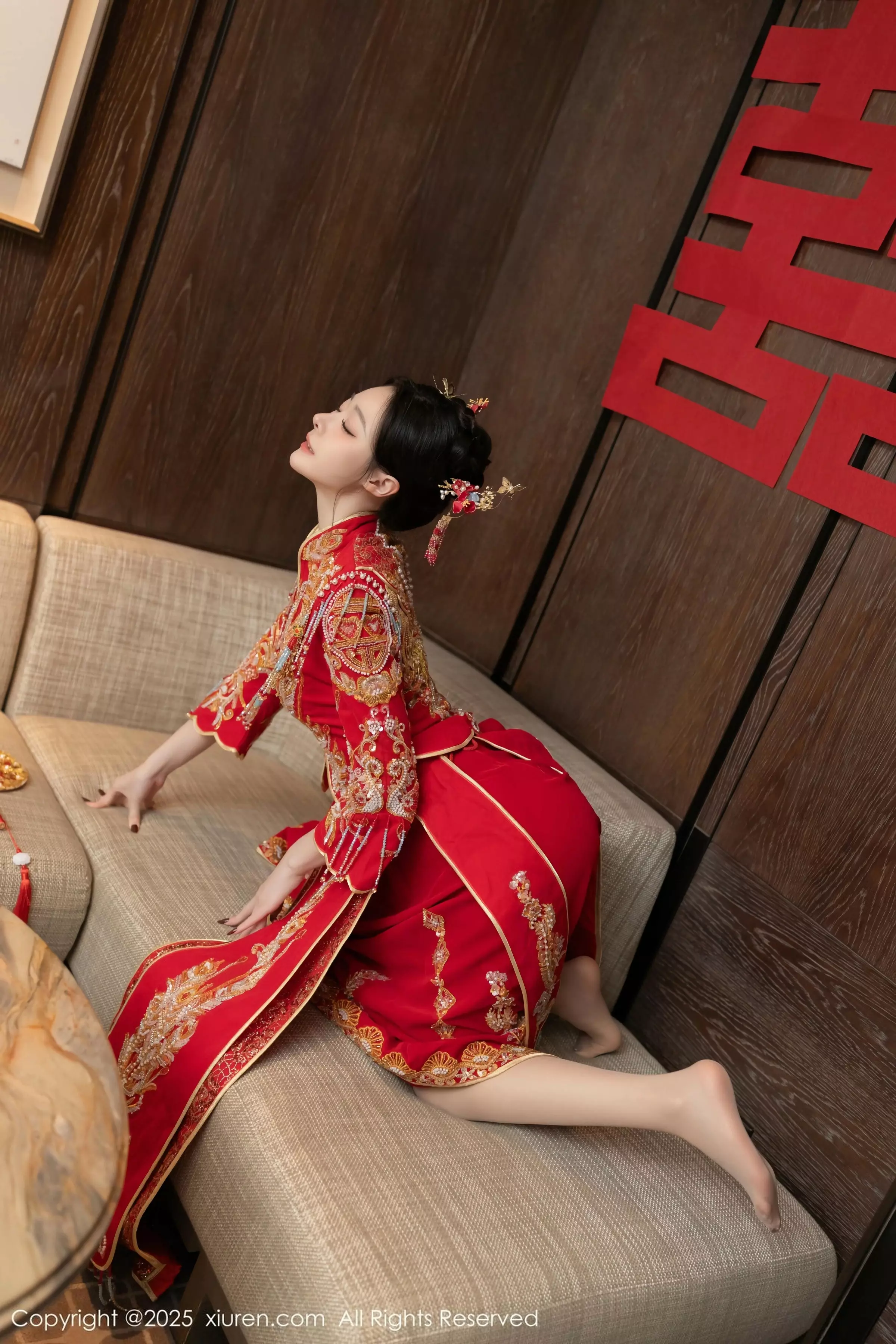 秀人集.com_[XiuRen秀人网]No.10055_模特小逗逗新婚主题性感红色蕾丝内衣配黑丝吊袜完美诱惑写真82P