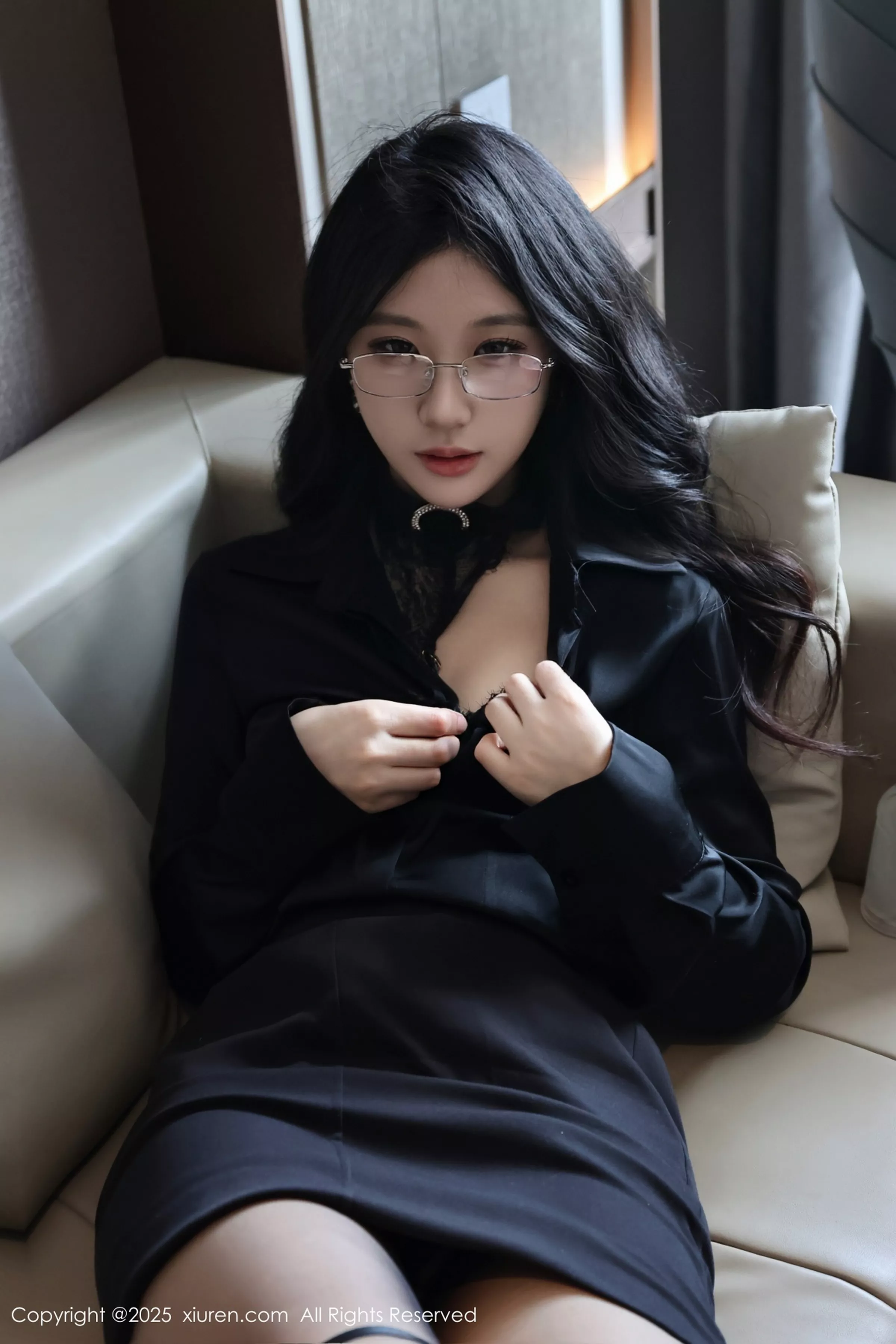 秀人集.com_[XiuRen秀人网]No.10167_模特小芭乐性感黑色OL服饰配超薄黑丝秀翘臀美腿完美诱惑写真75P