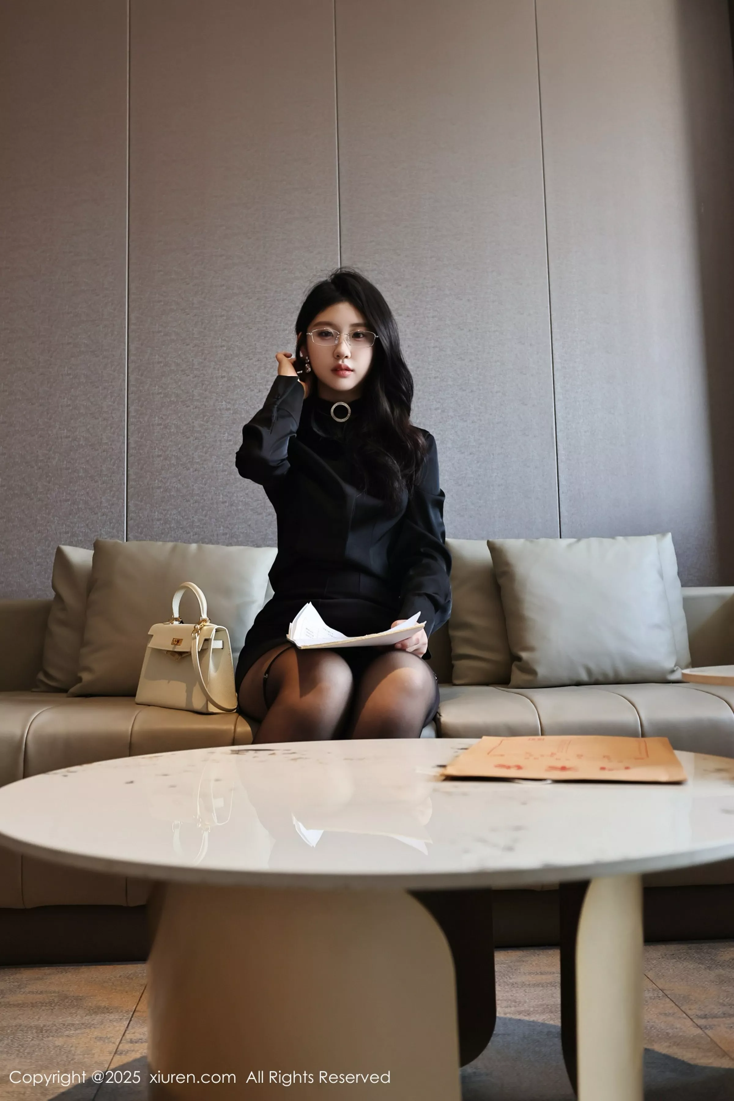 秀人集.com_[XiuRen秀人网]No.10167_模特小芭乐性感黑色OL服饰配超薄黑丝秀翘臀美腿完美诱惑写真75P