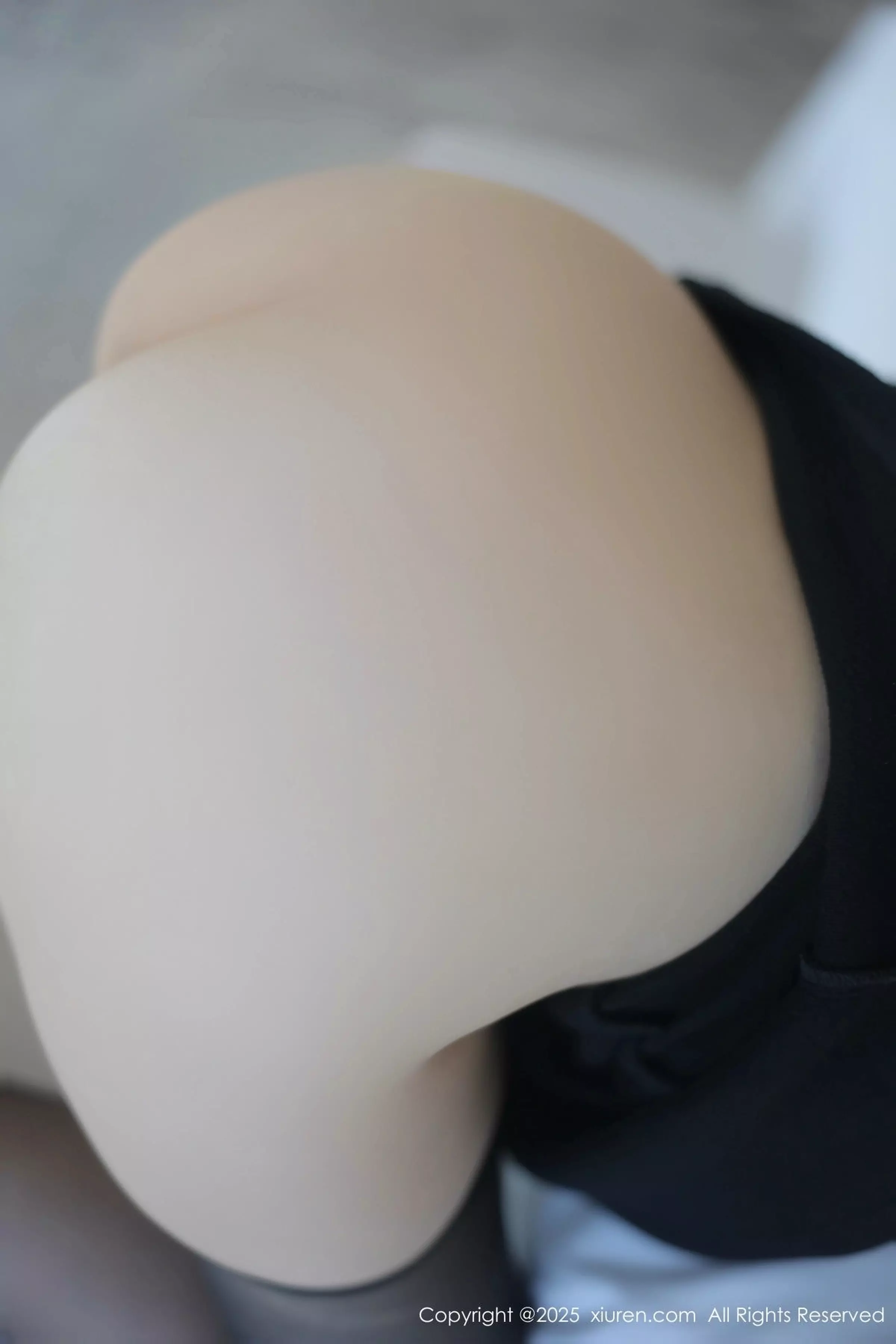 秀人集.com_[XiuRen秀人网]No.10070_新人模特玉晨性感黒色吊带长裙配超薄黑丝秀凹凸身材诱惑写真76P