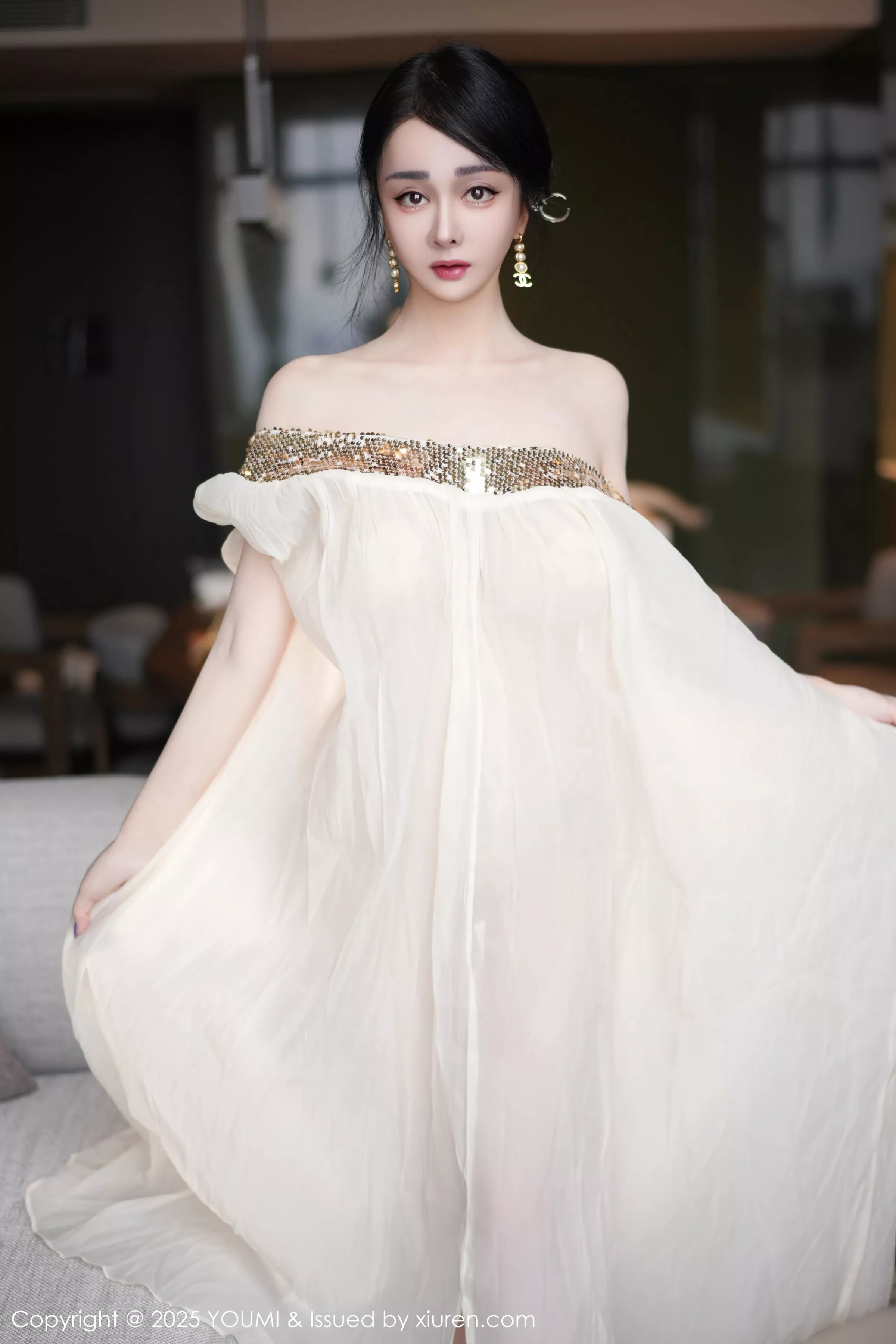 秀人集.com_[YouMi尤蜜荟]Vol.1132_模特允爾薄纱服饰露性感金色吊坠式情趣内衣秀丰腴身姿诱惑写真62P