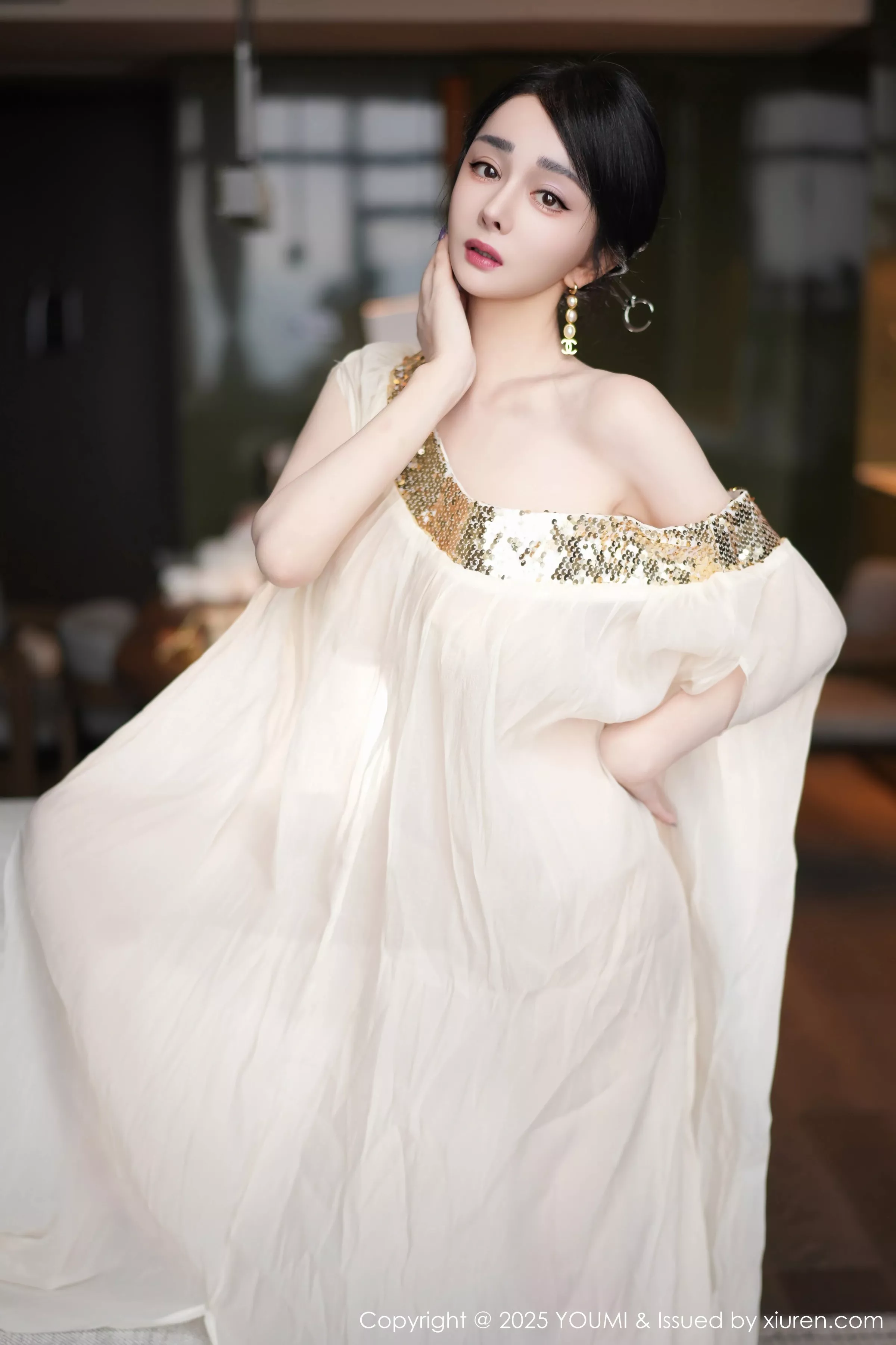 秀人集.com_[YouMi尤蜜荟]Vol.1132_模特允爾薄纱服饰露性感金色吊坠式情趣内衣秀丰腴身姿诱惑写真62P