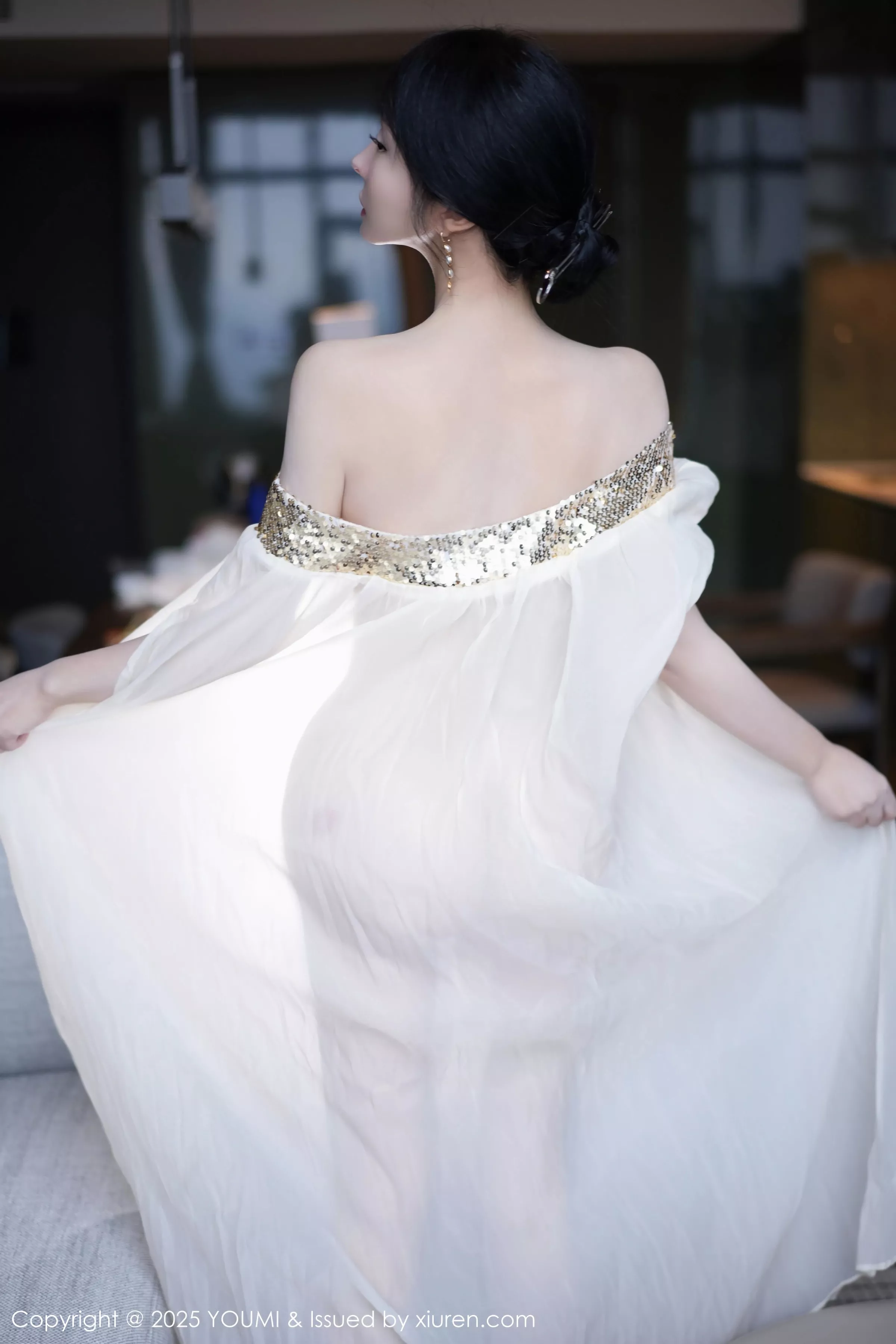 秀人集.com_[YouMi尤蜜荟]Vol.1132_模特允爾薄纱服饰露性感金色吊坠式情趣内衣秀丰腴身姿诱惑写真62P