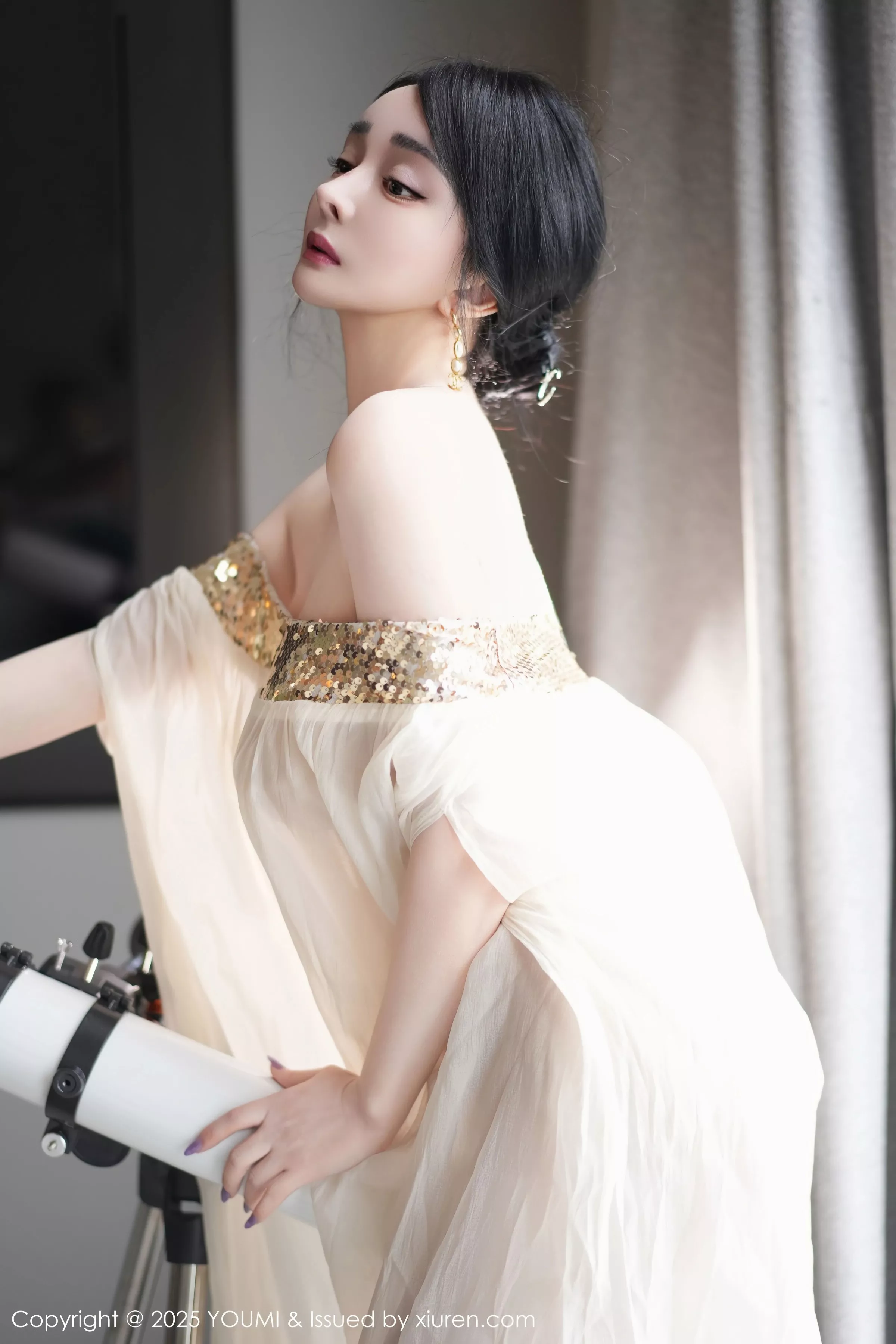 秀人集.com_[YouMi尤蜜荟]Vol.1132_模特允爾薄纱服饰露性感金色吊坠式情趣内衣秀丰腴身姿诱惑写真62P