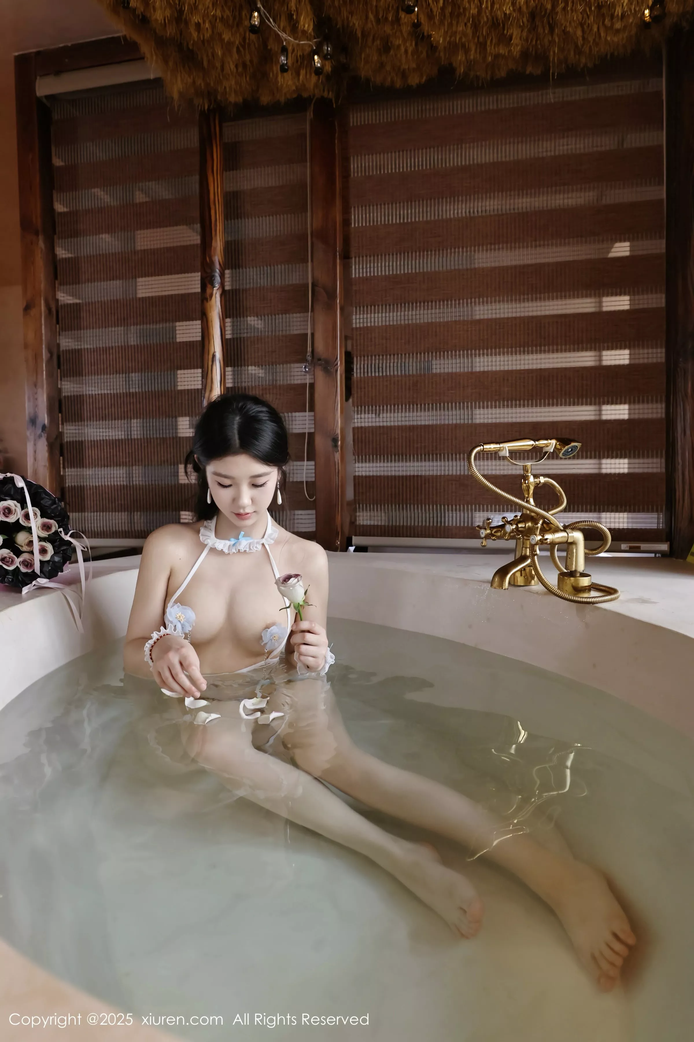 秀人集.com_[XiuRen秀人网]No.10199_模特小芭乐温泉性感黑色比基尼+白色情趣服饰秀曼妙身姿诱惑写真86P