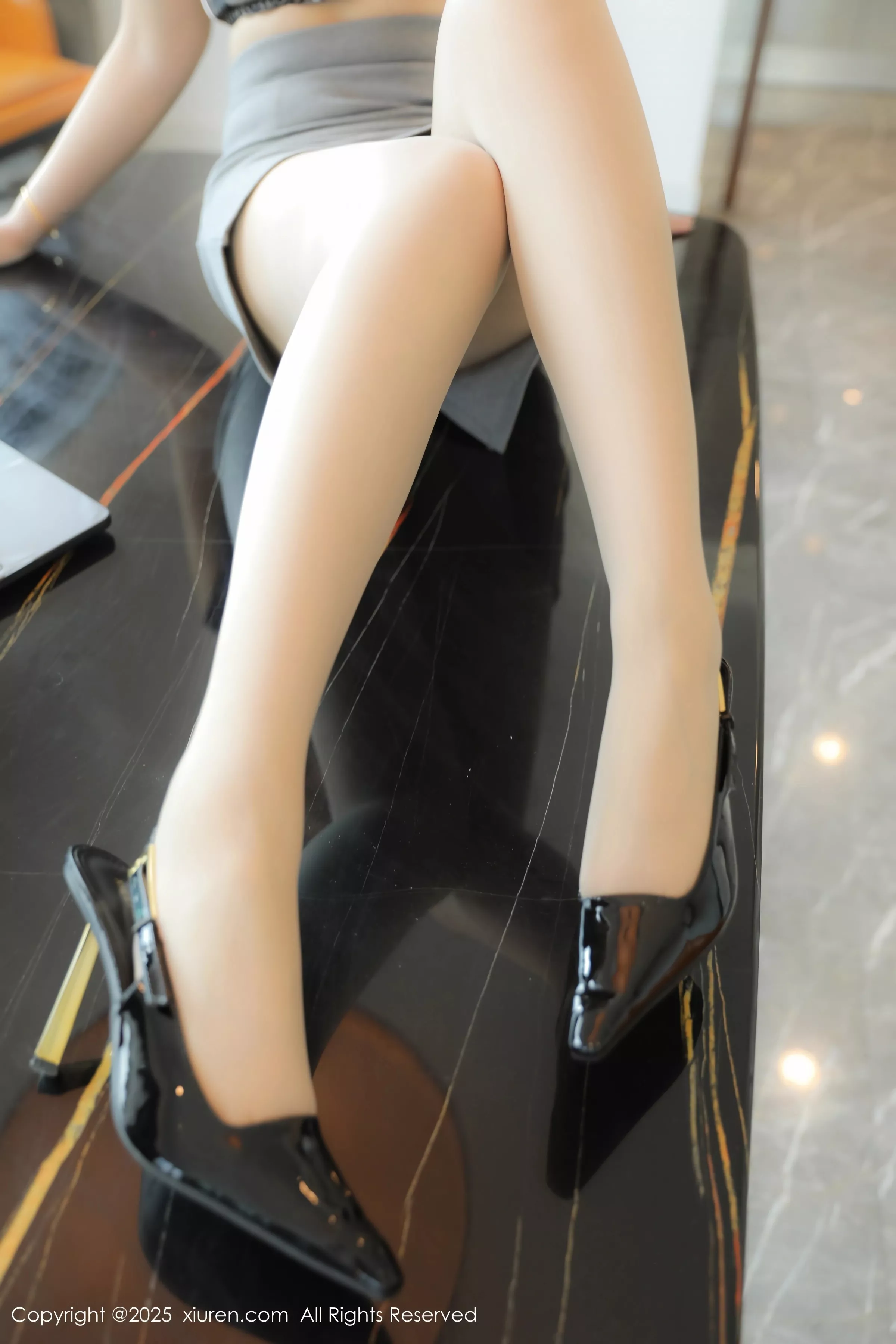 秀人集.com_[XiuRen秀人网]No.10213_模特希雅sia性感OL服饰露黑色内衣配白丝袜秀丰腴身材诱惑写真81P