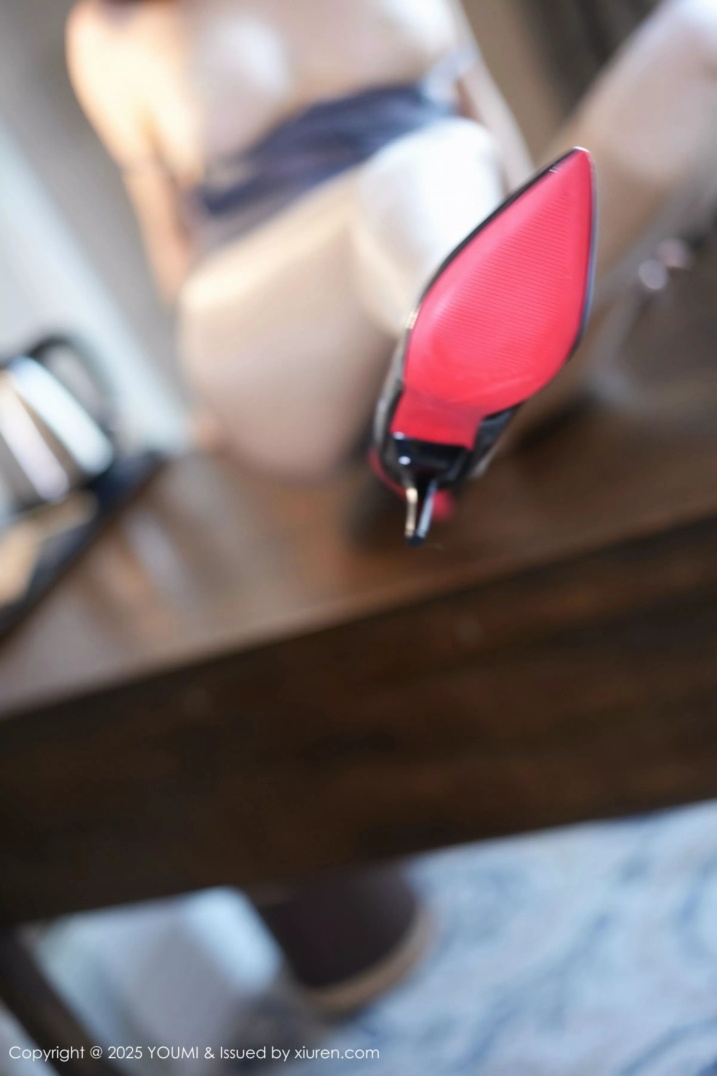 秀人集.com_[YouMi尤蜜荟]Vol.1133_模特凯竹Quinn性感灰色紧身连体衣配灰丝袜秀丰腴身姿诱惑写真82P