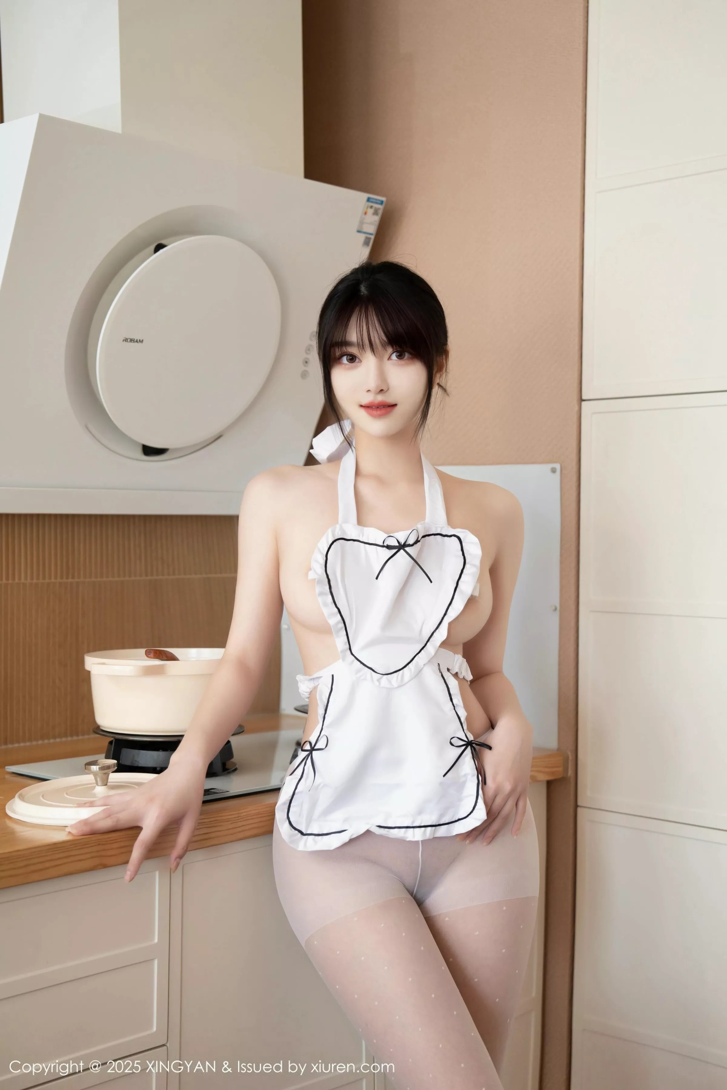 秀人集.com_[XINGYAN星颜社]VOL.342_模特白露lulu性感白色围裙配超薄无内白丝秀曼妙身姿诱惑写真69P