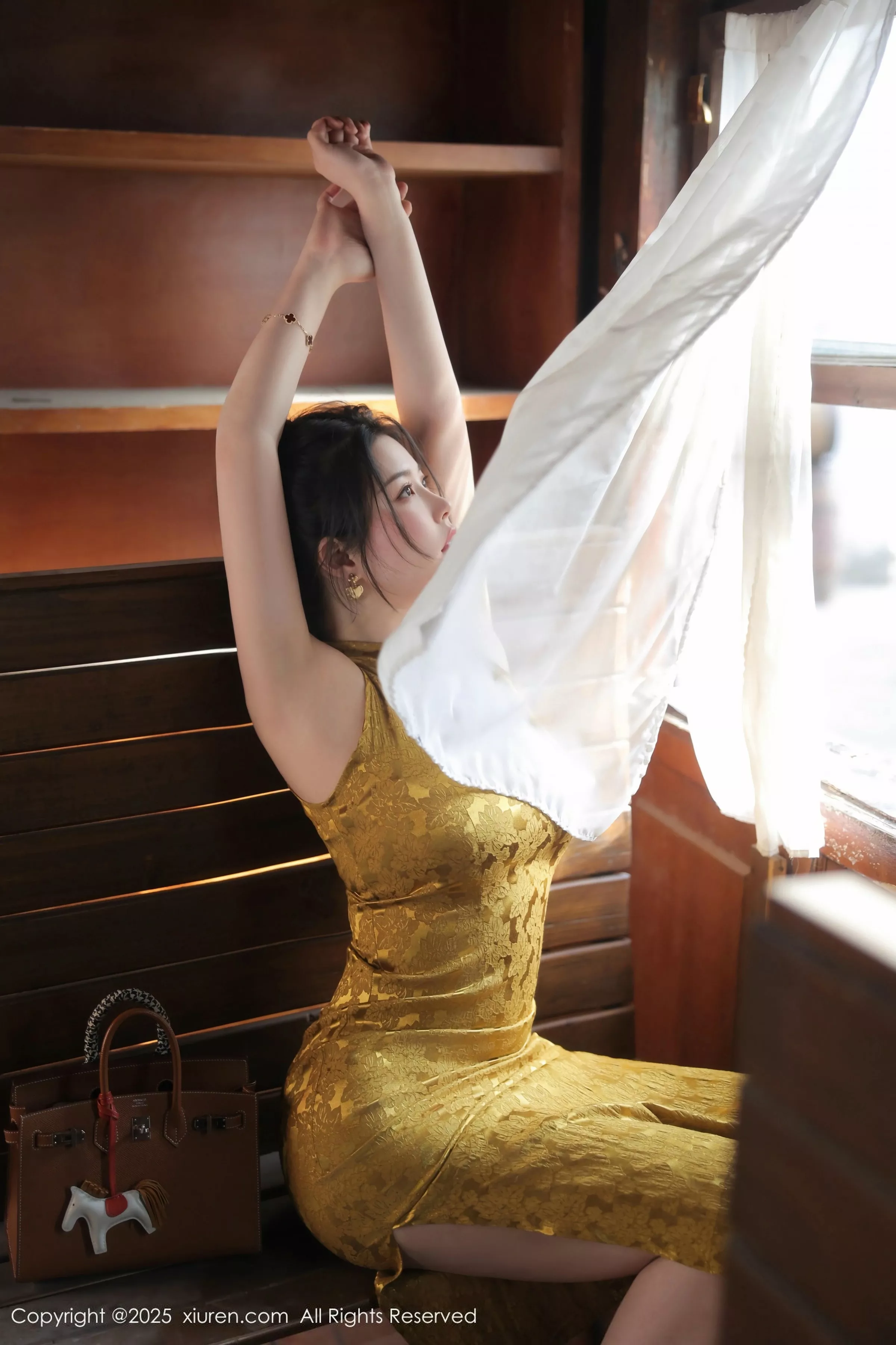 秀人集.com_[XiuRen秀人网]No.10269_模特林若凡F性感黄色旗袍露浅色内衣秀丰腴身材撩人诱惑写真71P