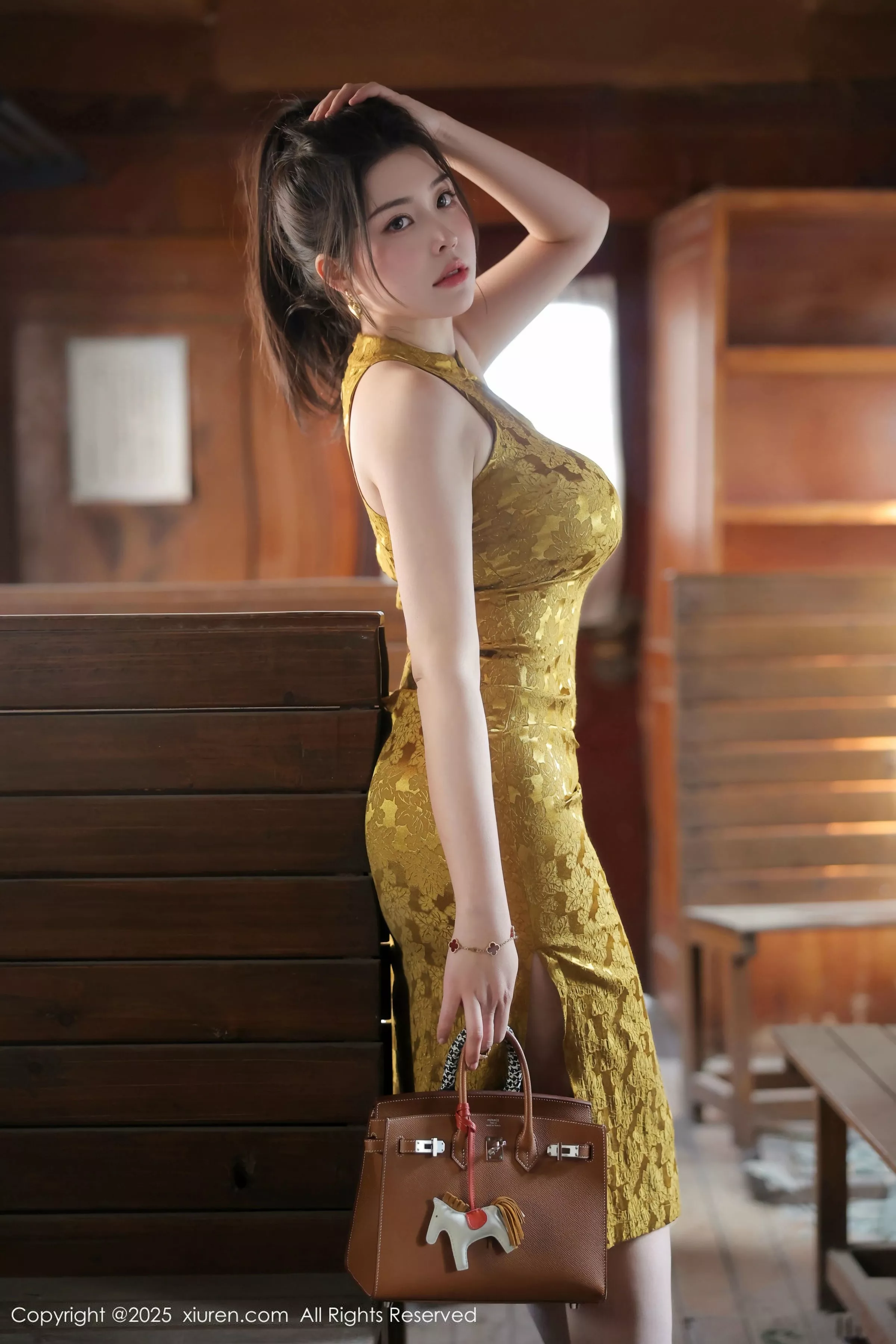 秀人集.com_[XiuRen秀人网]No.10269_模特林若凡F性感黄色旗袍露浅色内衣秀丰腴身材撩人诱惑写真71P