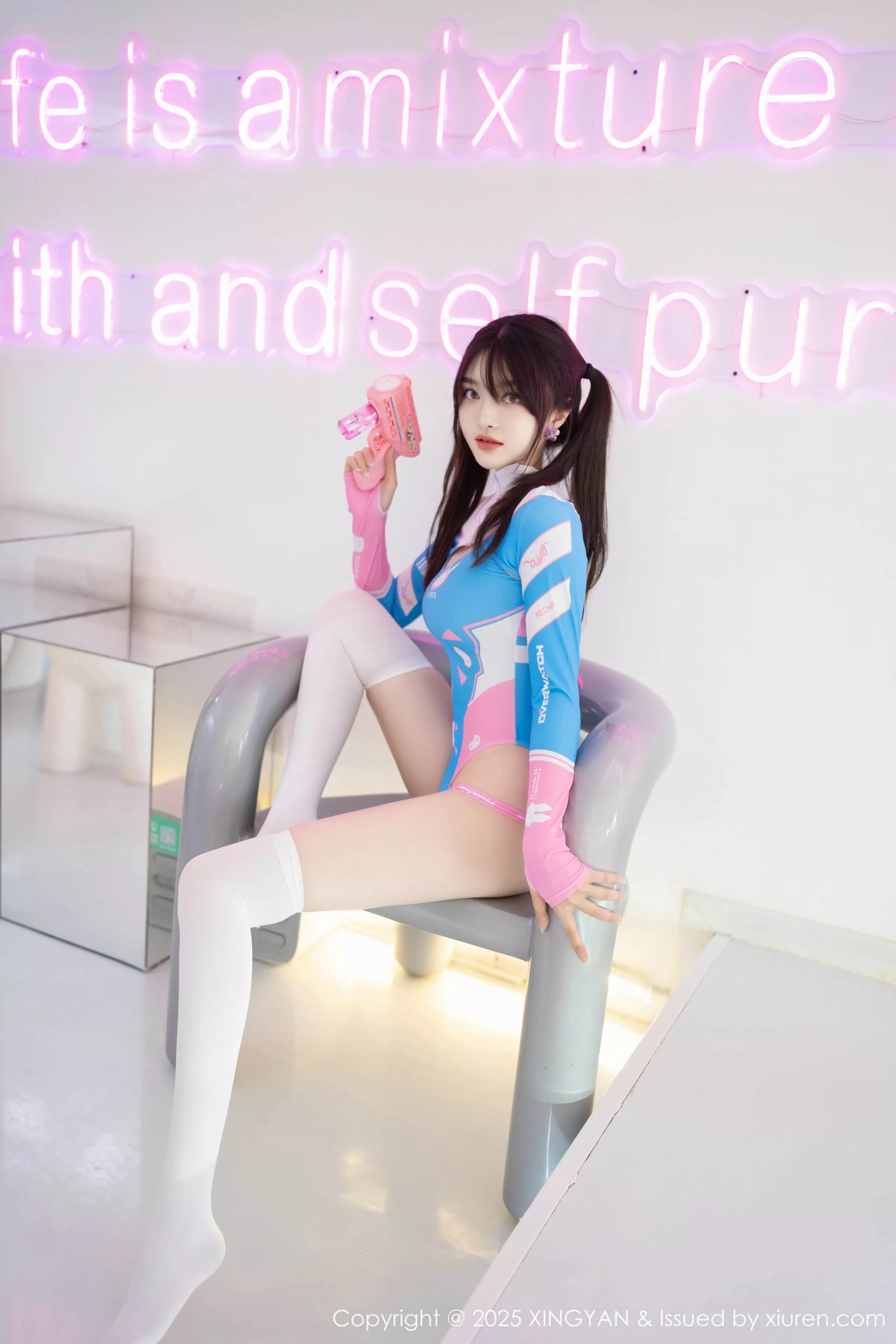 秀人集.com_[XINGYAN星颜社]VOL.347_模特白露lulu性感蓝色高开叉服饰配白丝袜秀曼妙身姿诱惑写真69P