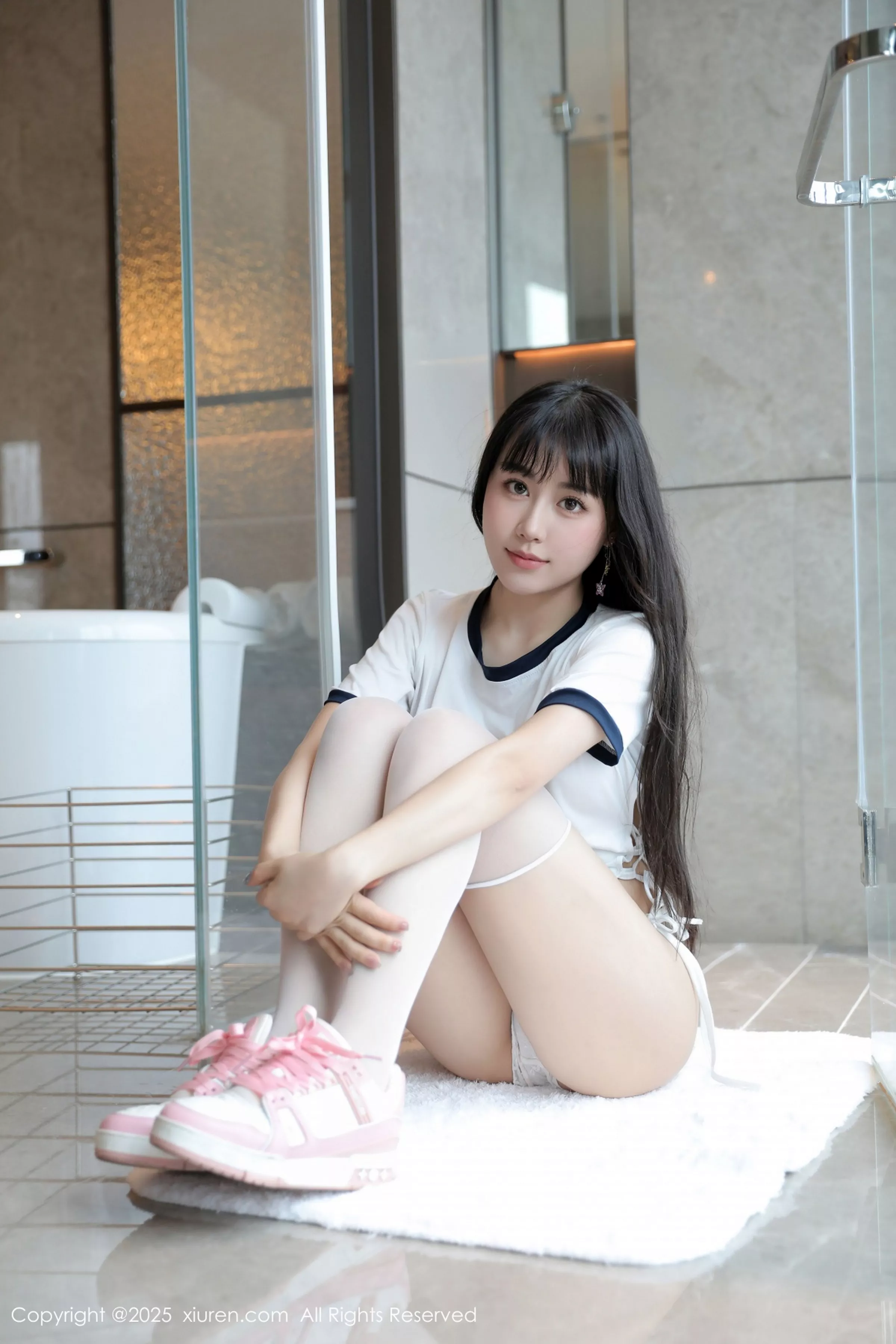 秀人集.com_[XiuRen秀人网]No.10184_新人模特量子玫瑰性感白色运动服配白丝袜秀凹凸身材诱惑写真85P