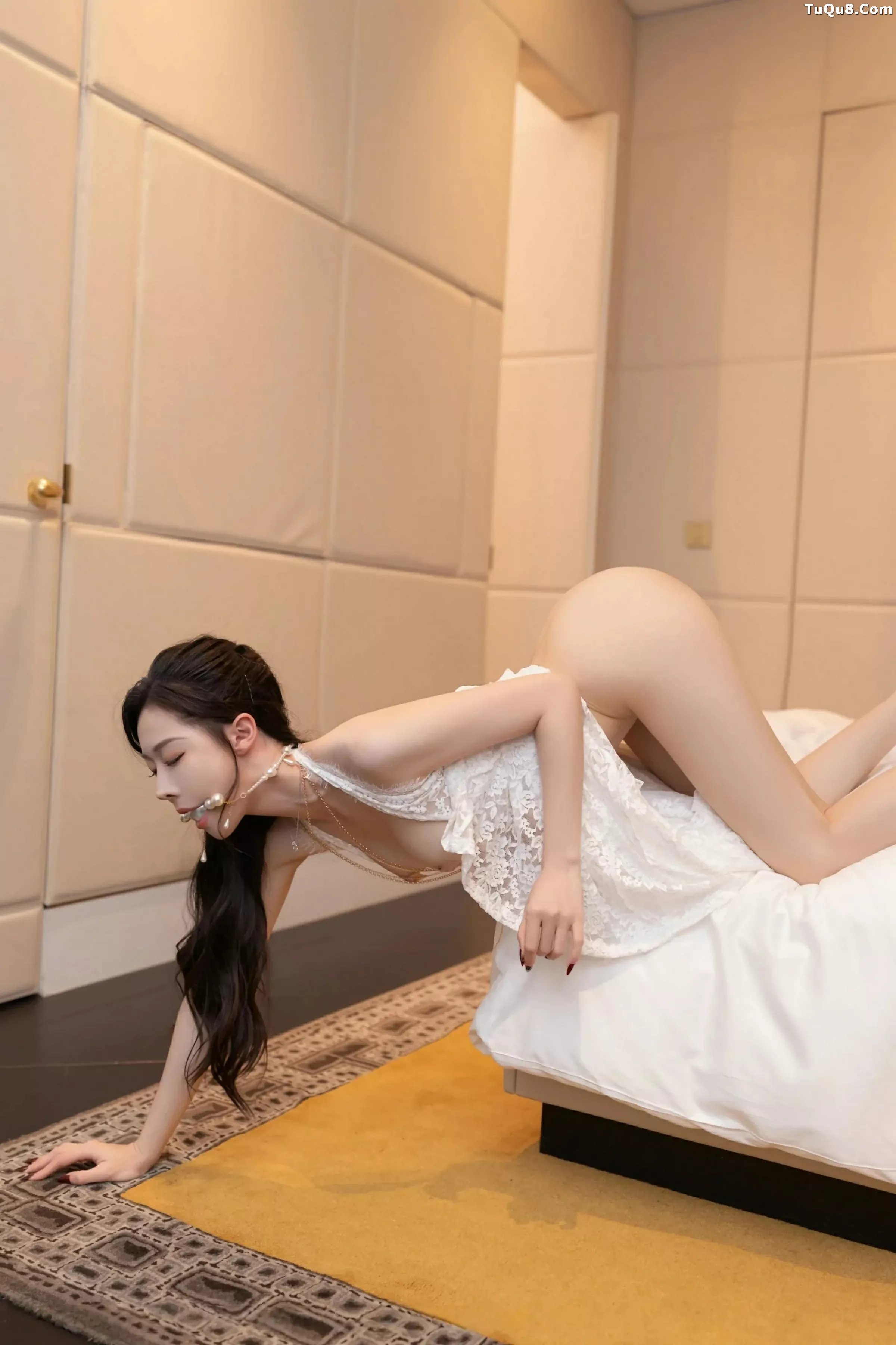 秀人集.com_[XiuRen秀人网]No.10378_模特小逗逗性感白色缕空连衣长裙半脱秀曼妙身姿撩人诱惑写真82P