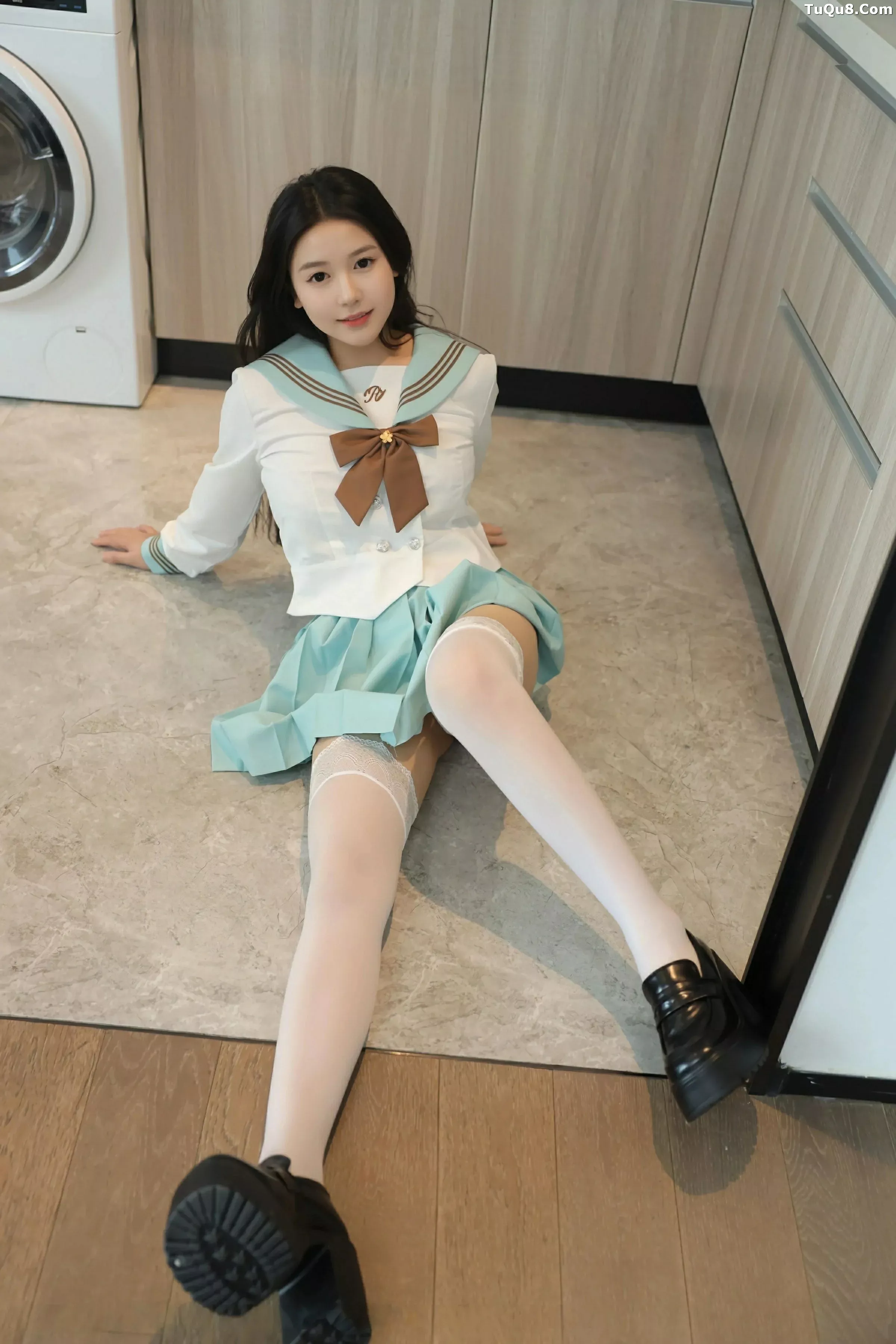 秀人集.com_[XiuRen秀人网]No.10379_新人模特林嘉馨性感JK制服露白色内衣配白丝袜秀丰腴身材诱惑写真93P