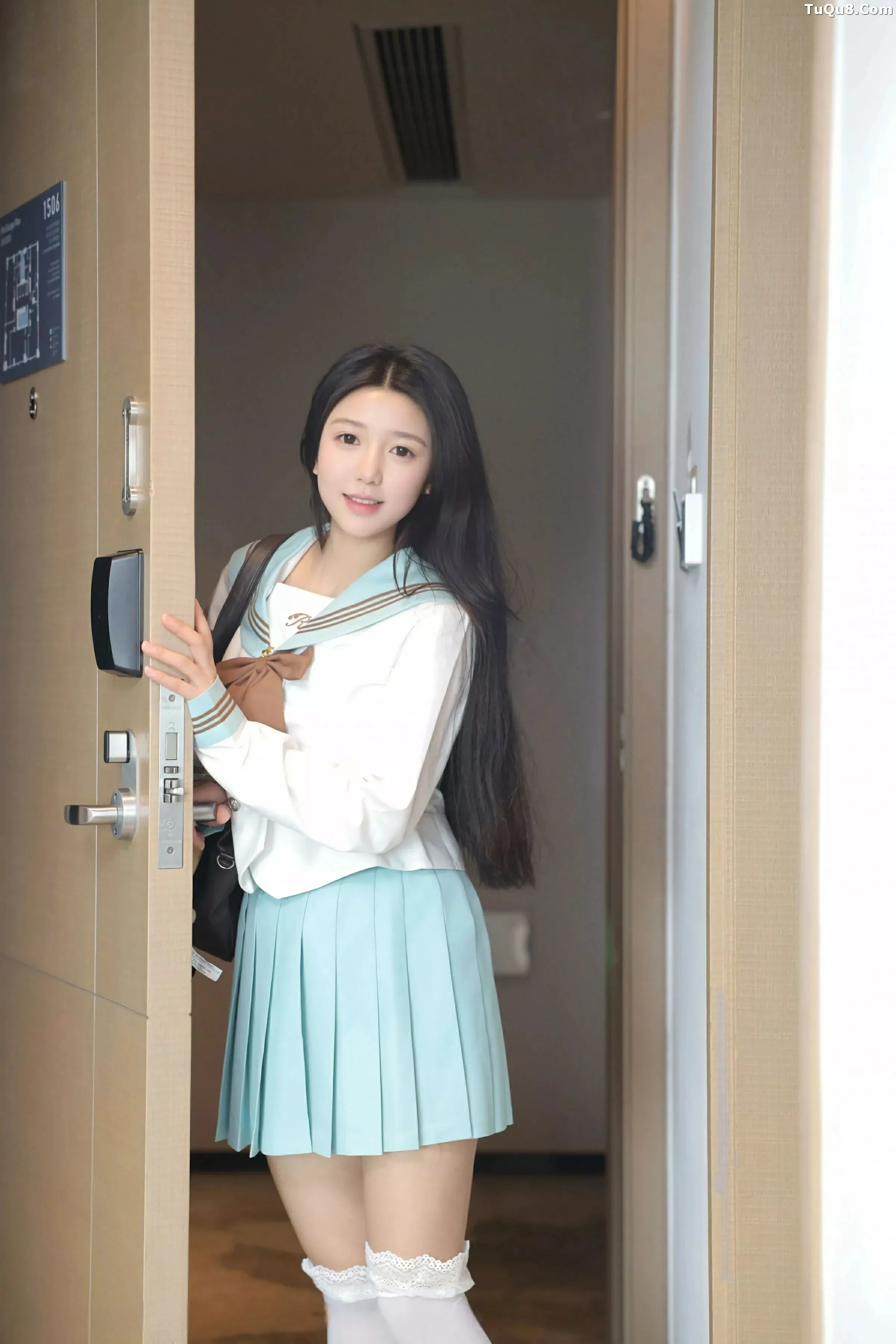 秀人集.com_[XiuRen秀人网]No.10379_新人模特林嘉馨性感JK制服露白色内衣配白丝袜秀丰腴身材诱惑写真93P