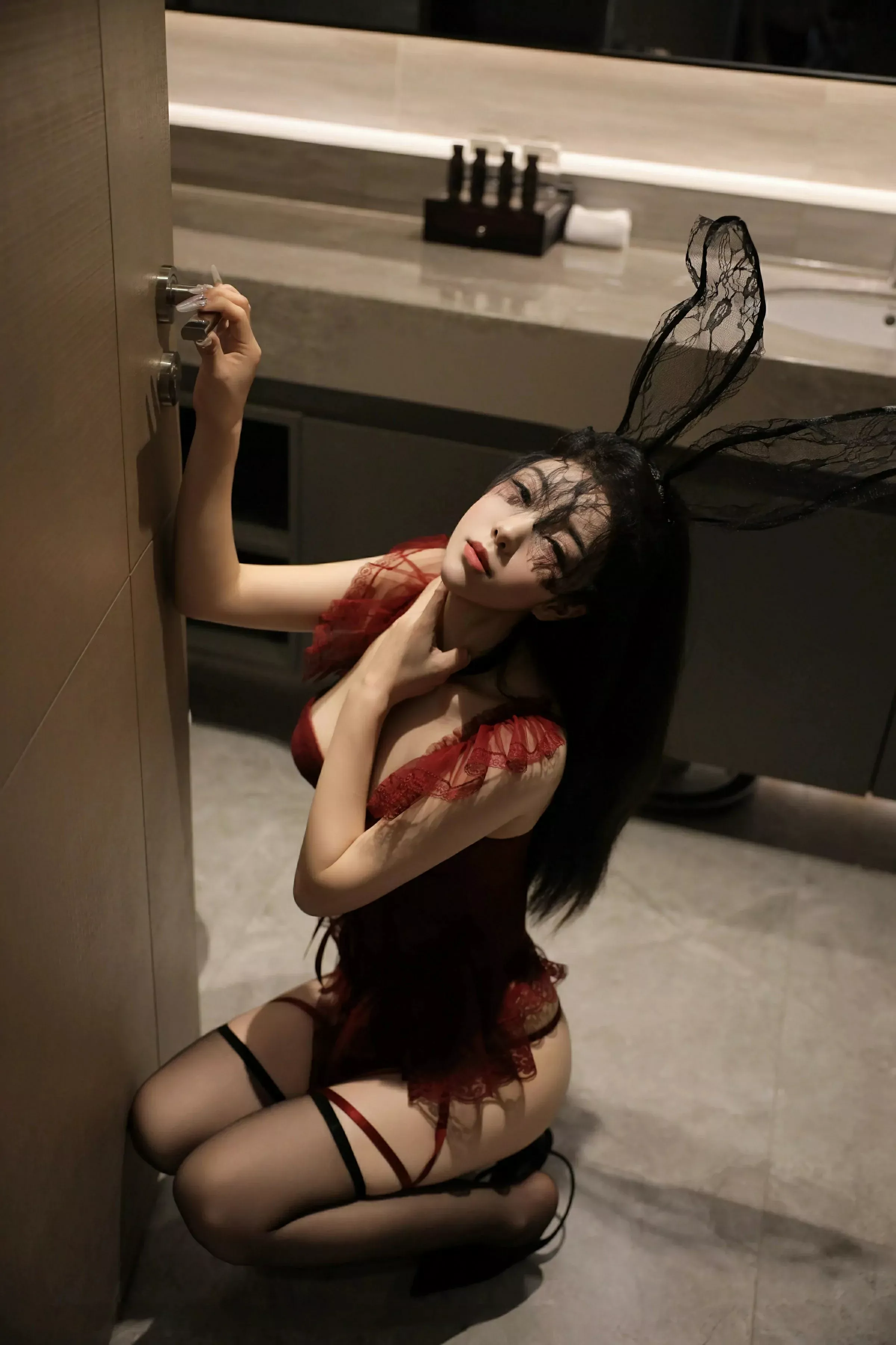 秀人集.com_[XiuRen秀人网]No.10386_新人模特李安妮性感红色情趣内衣配黑丝吊袜秀丰腴身材诱惑写真80P