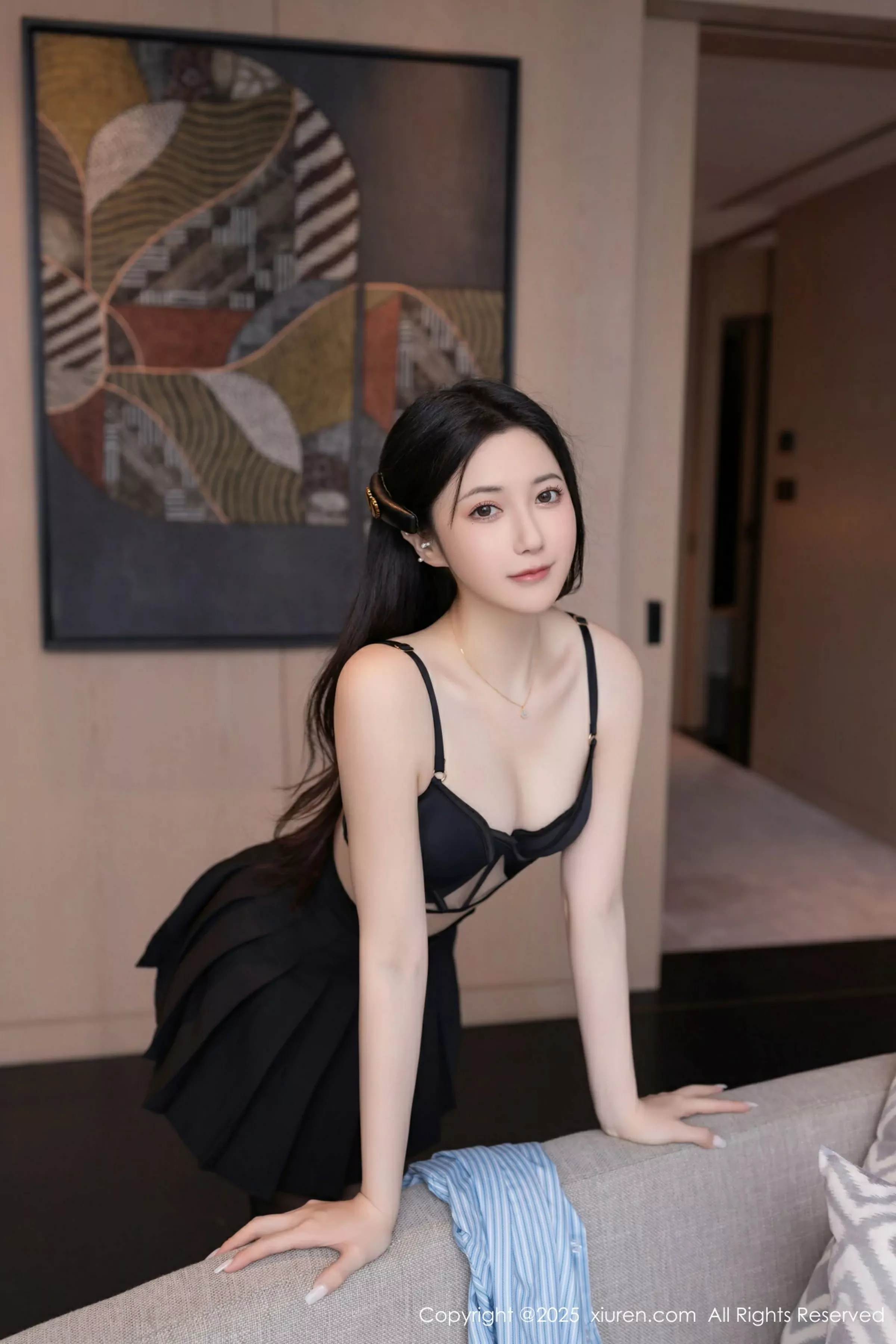 秀人集.com_[XiuRen秀人网]No.10412_模特鱼子酱Fish蓝色T恤配黑短裙露超薄黑丝秀曼妙身材诱惑写真80P