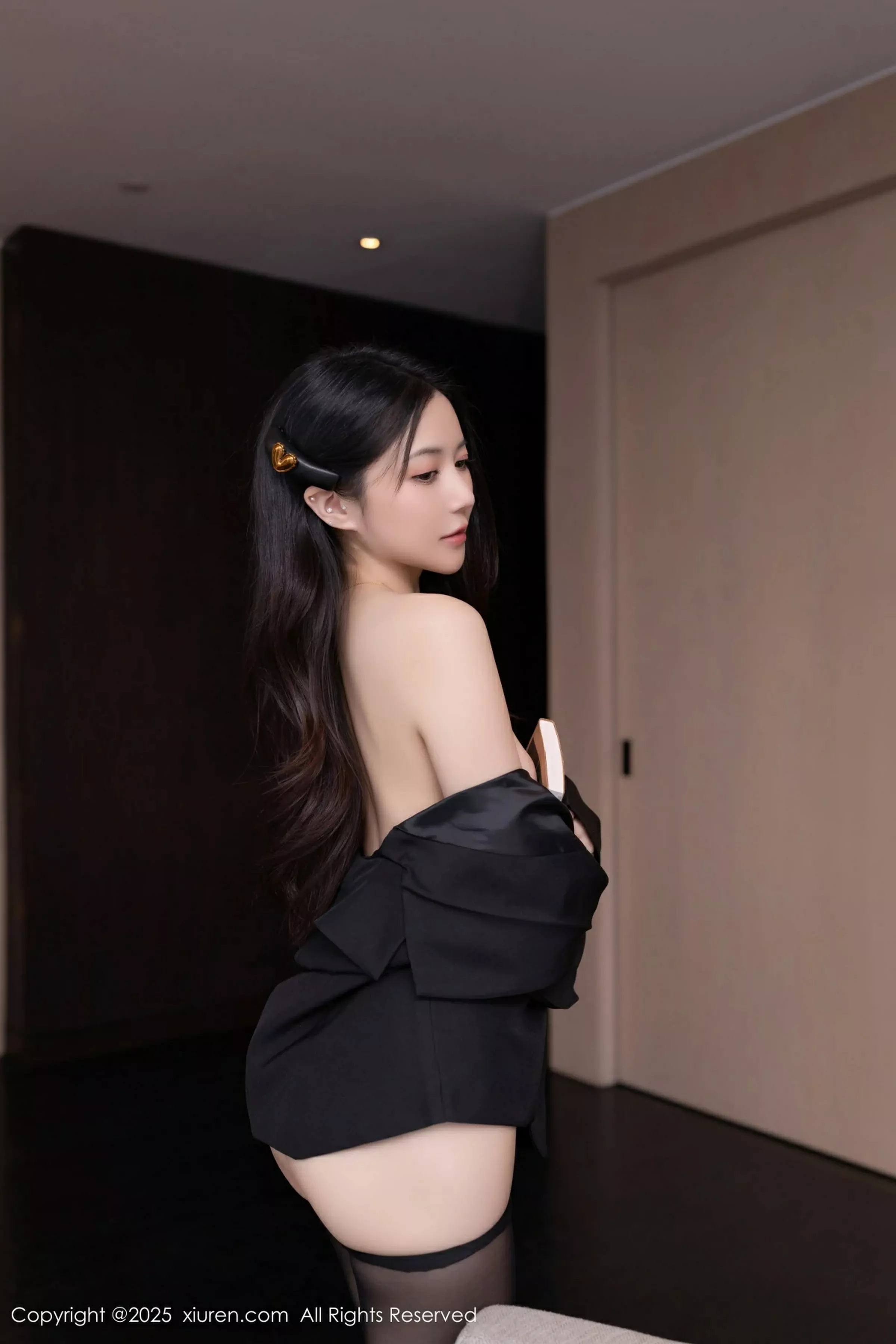 秀人集.com_[XiuRen秀人网]No.10412_模特鱼子酱Fish蓝色T恤配黑短裙露超薄黑丝秀曼妙身材诱惑写真80P