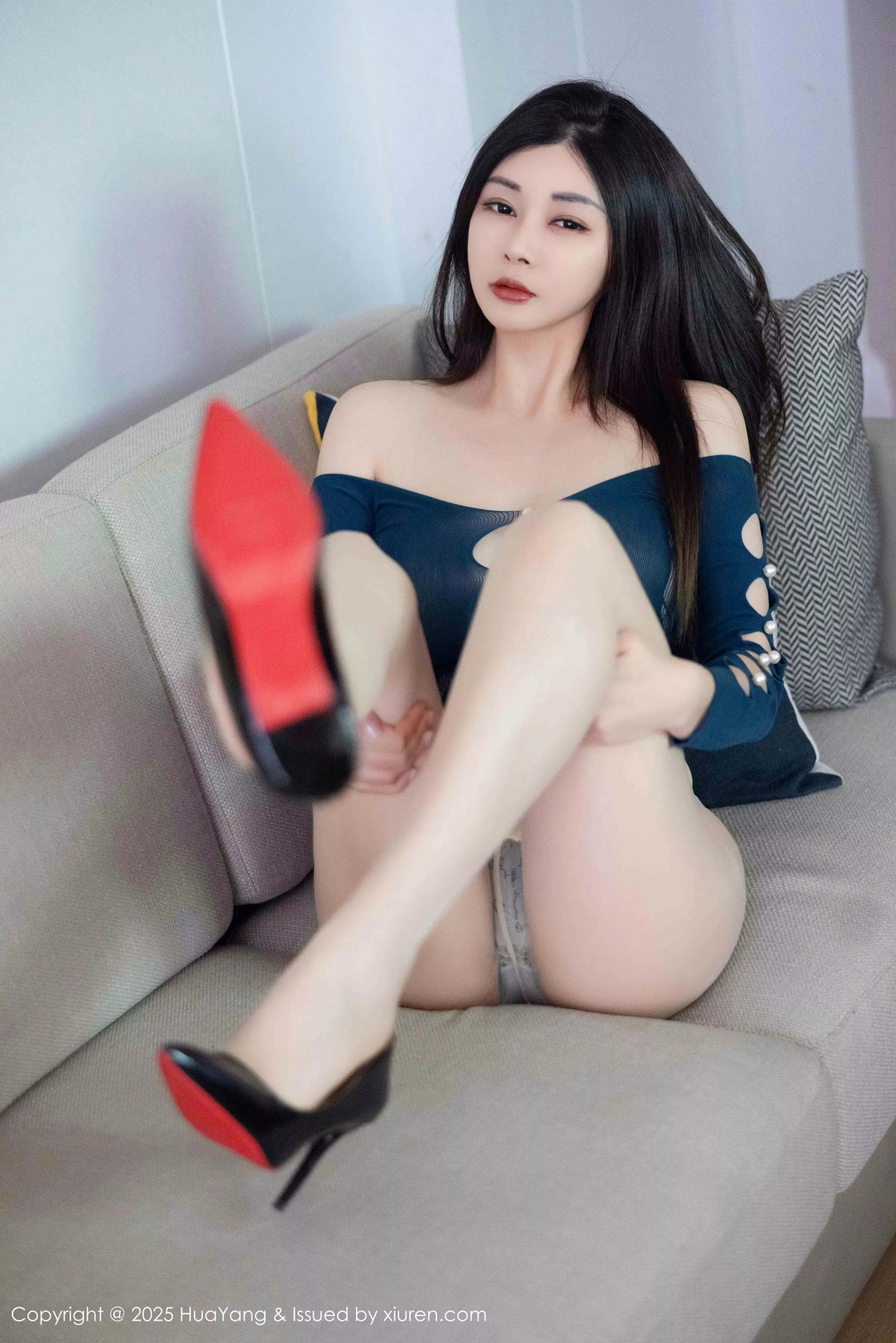 秀人集.com_[HuaYang花漾]Vol.640_模特凯竹Quinn性感蓝色连衣短裙配超薄肉丝秀丰腴身姿诱惑写真80P