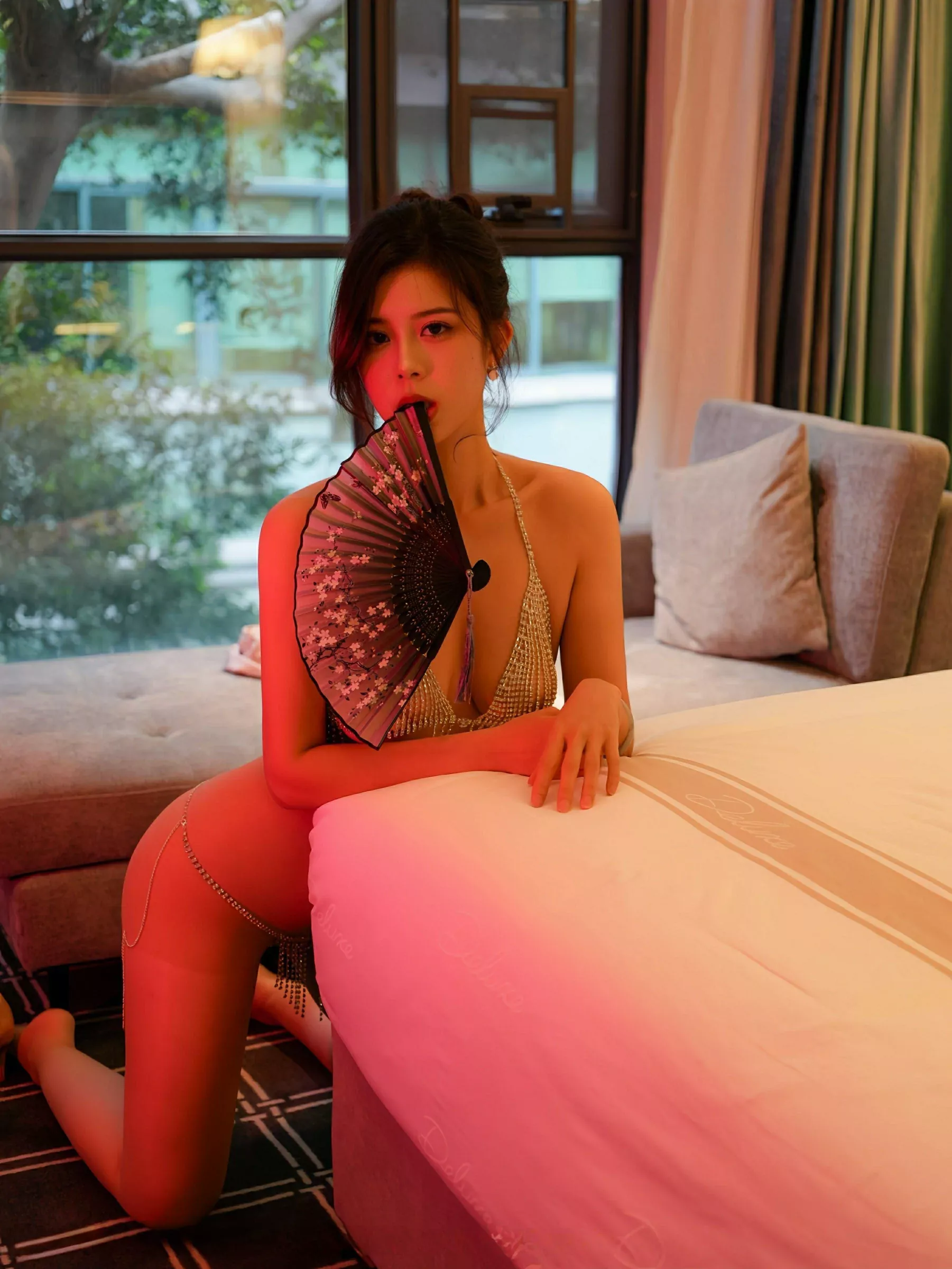 秀人集.com_[XiuRen秀人网]No.10419_模特玫瑰我爱你性感浅色旗袍露金属情趣内衣秀凹凸身材诱惑写真79P