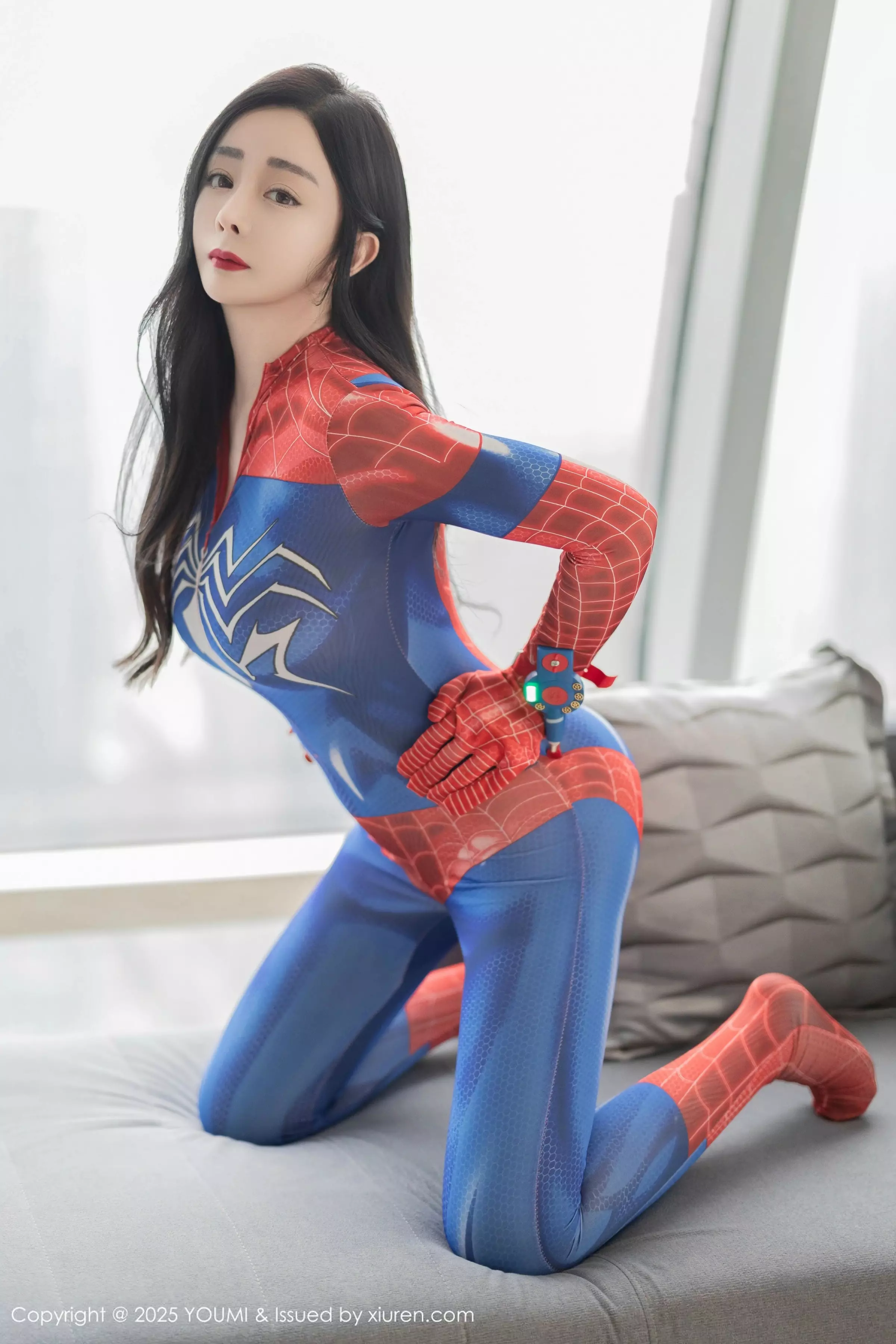 秀人集.com_[YouMi尤蜜荟]Vol.1138_模特允爾性感紧身蜘蛛侠服饰露灰色内衣秀丰满身材撩人诱惑写真78P