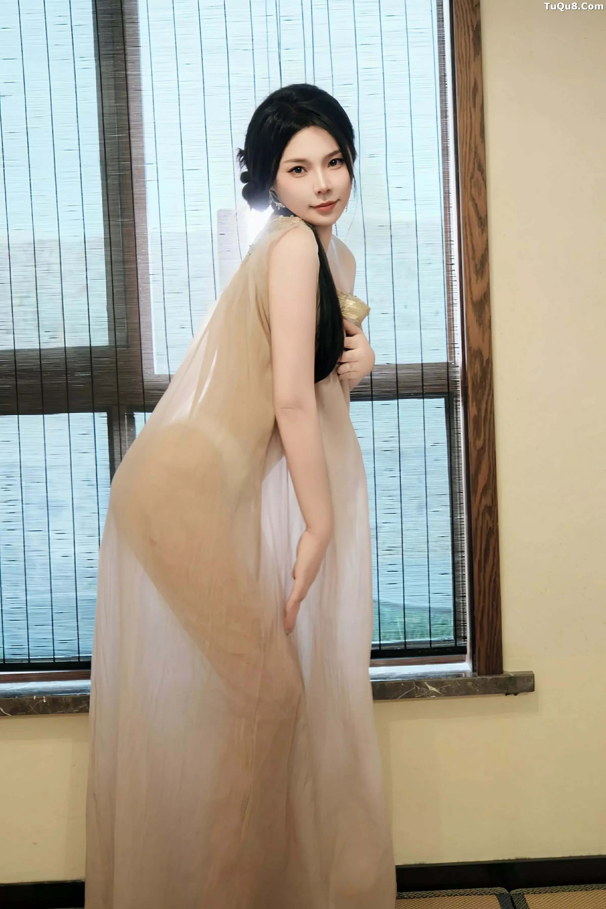 秀人集.com_[XiuRen秀人网]No.10500_模特麦田私房性感透视薄纱连衣长裙半脱秀丰乳肥臀惹火诱惑写真50P