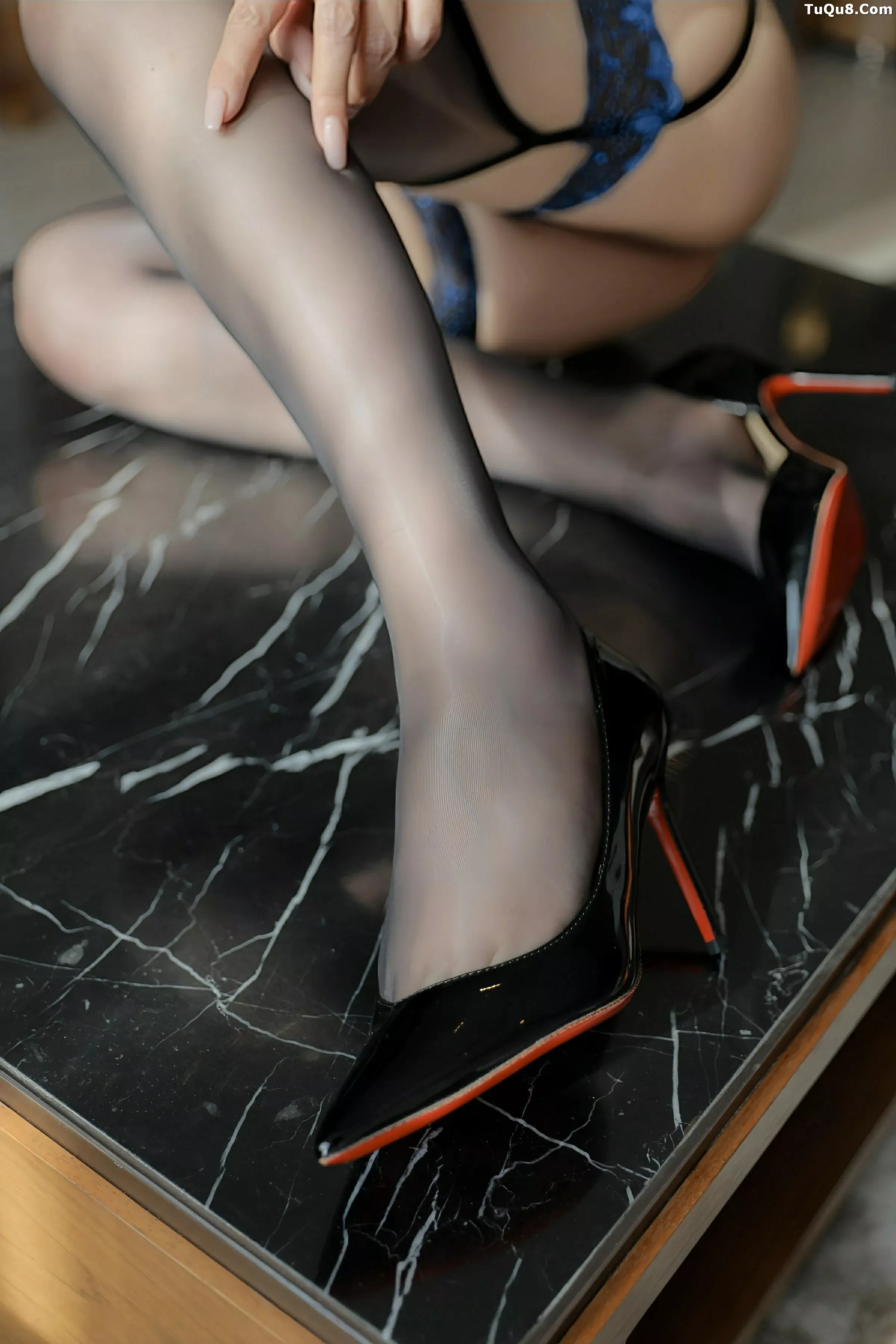 秀人集.com_[XiuRen秀人网]No.10499_模特田冰冰性感黑色情趣内衣配黑丝吊袜秀丰腴身姿惹火诱惑写真54P