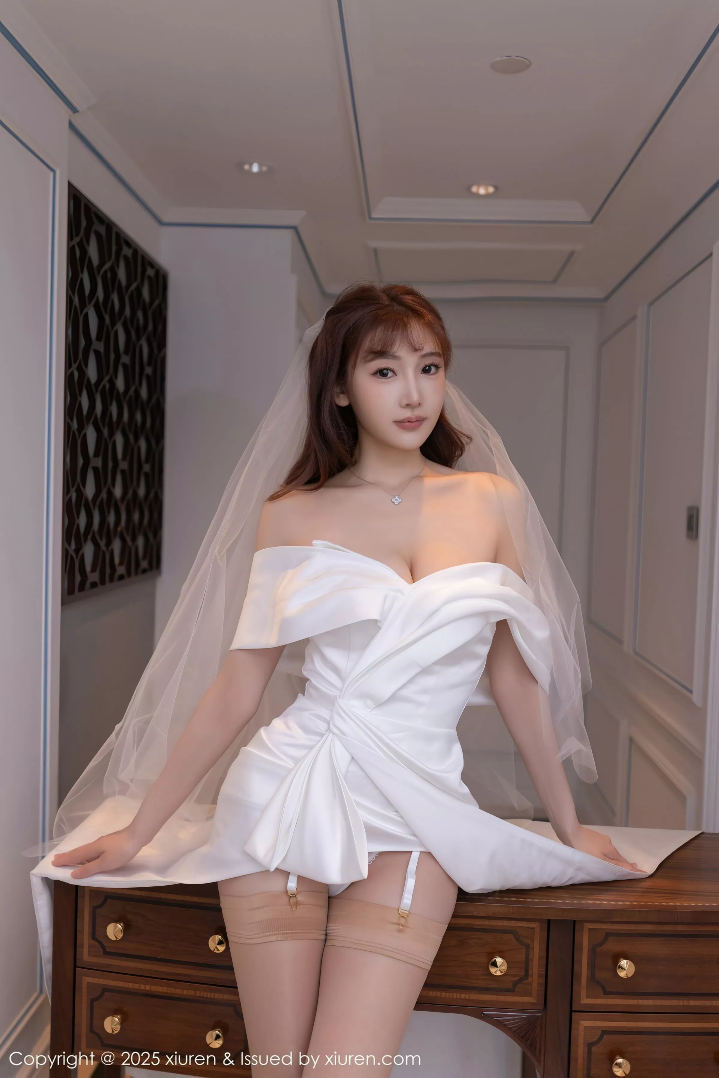 秀人集.com_[XiuRen秀人网]No.10535_模特陆萱萱性感白色蕾丝情趣婚纱配肉丝吊袜秀柔美身姿诱惑写真80P