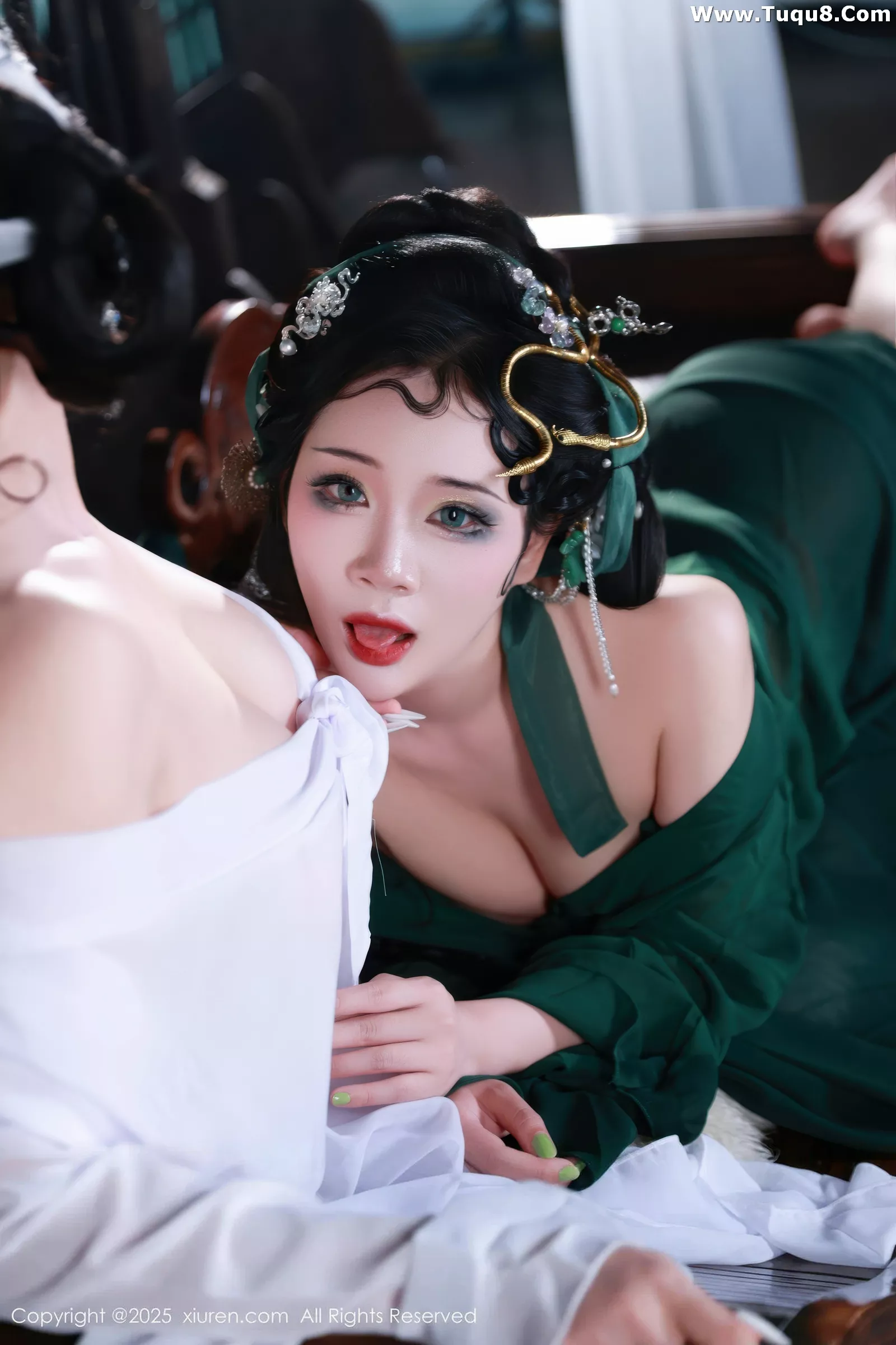 秀人集.com_[XiuRen秀人网]No.10561_模特南乔古风场景青蛇装扮性感低胸服饰秀完美身材诱惑写真88P